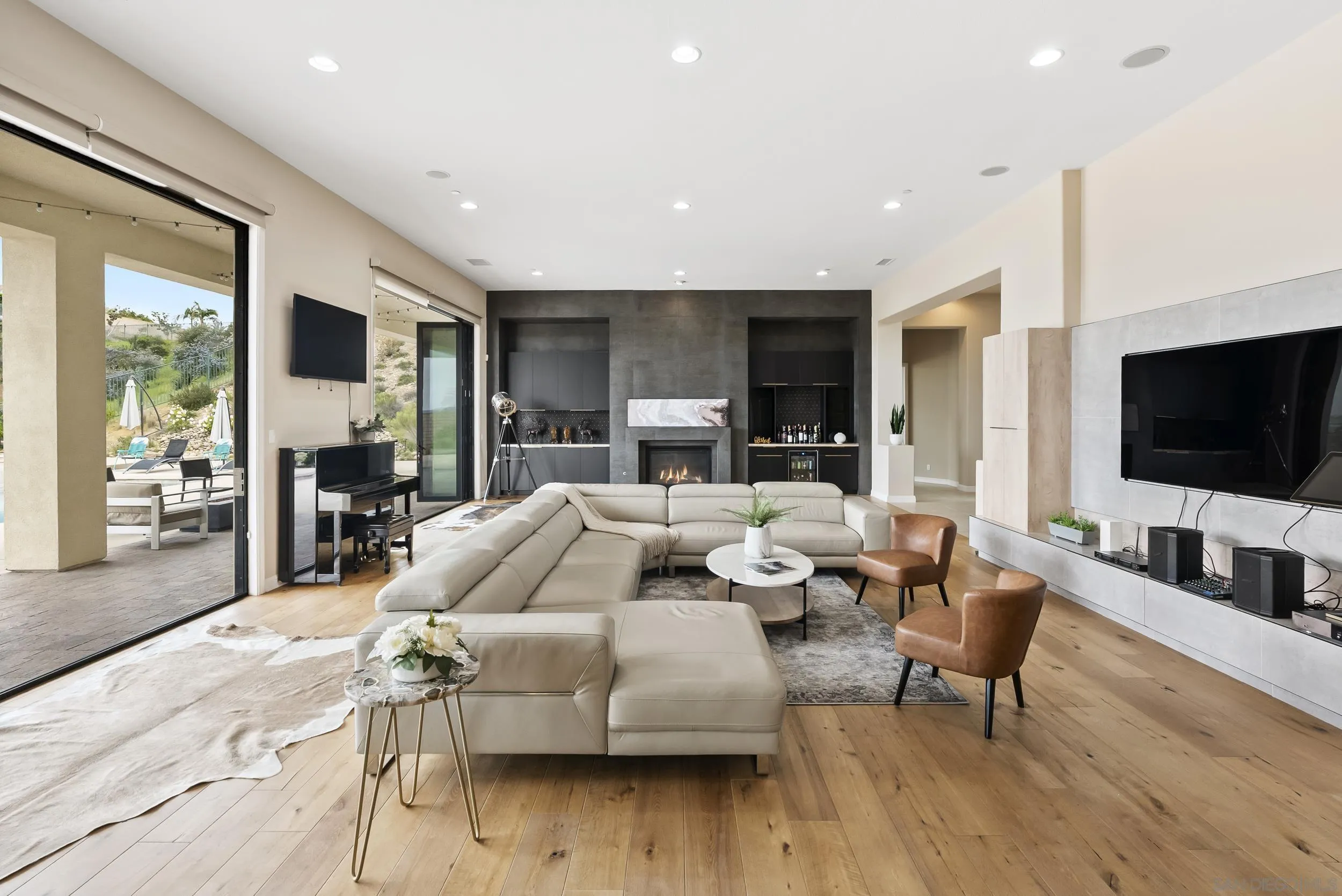 https://cdn.realtyfeed.com/cdn/127/260007781/565b4799b03d7055848c8bd4bbd543bc.webp