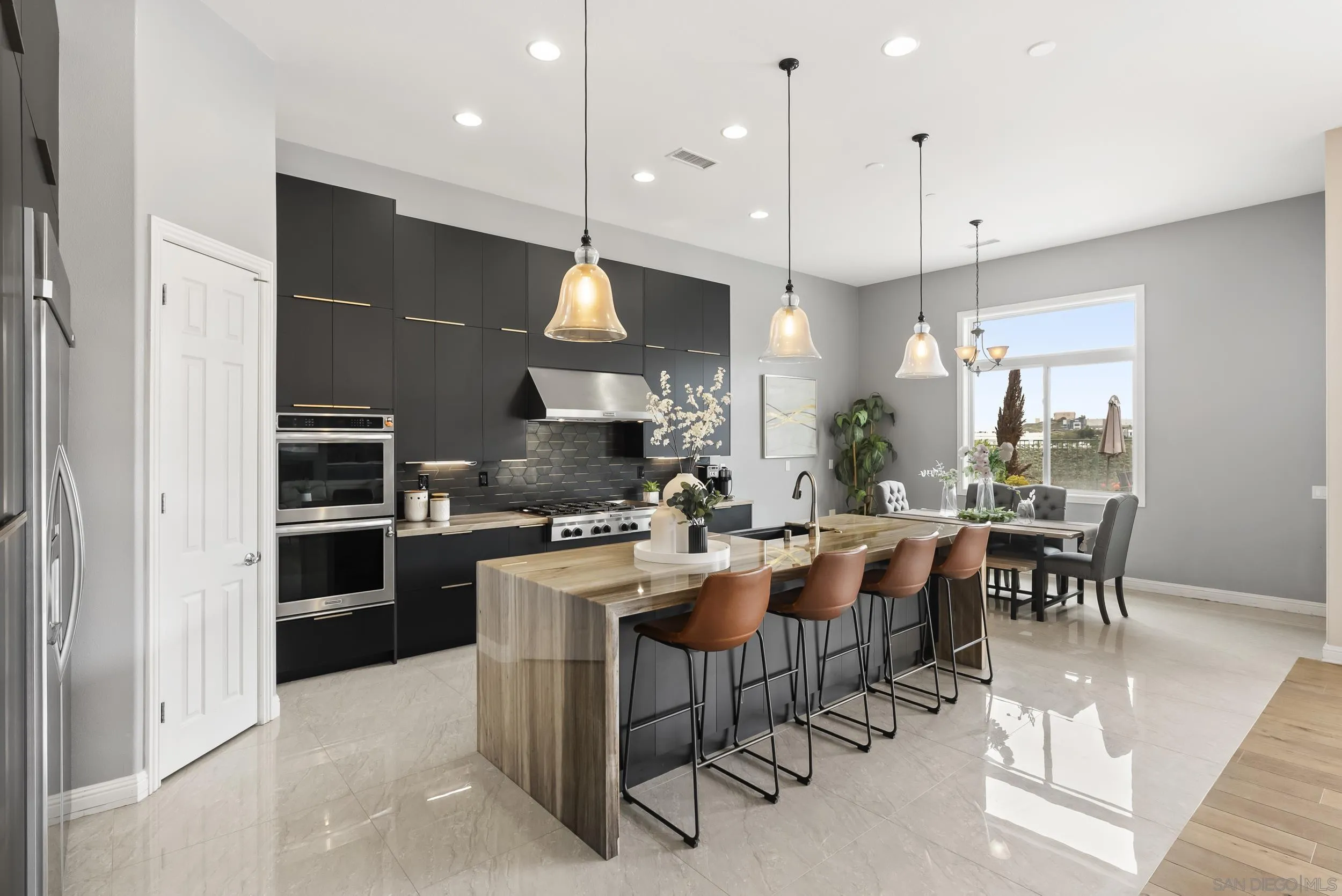 https://cdn.realtyfeed.com/cdn/127/260007781/588ca3858702300989f30e080d8697b8.webp