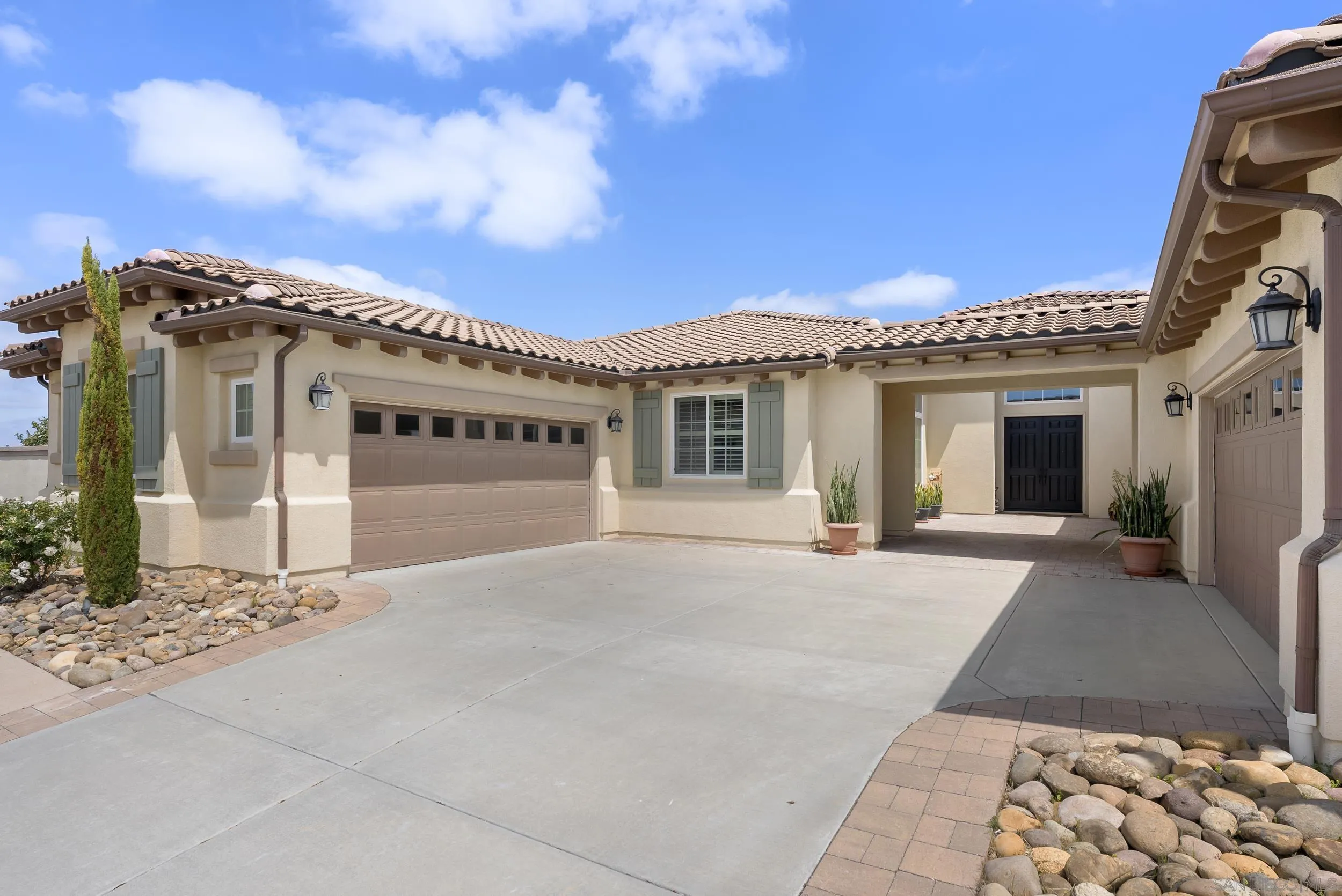https://cdn.realtyfeed.com/cdn/127/260007781/b48aaffa735e84d94a04e9f7ce177f64.webp