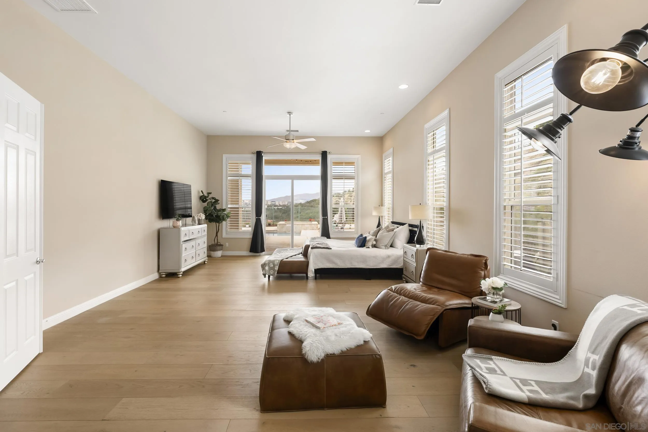 https://cdn.realtyfeed.com/cdn/127/260007781/c2d27ea6143f54f614ffc939a007c883.webp