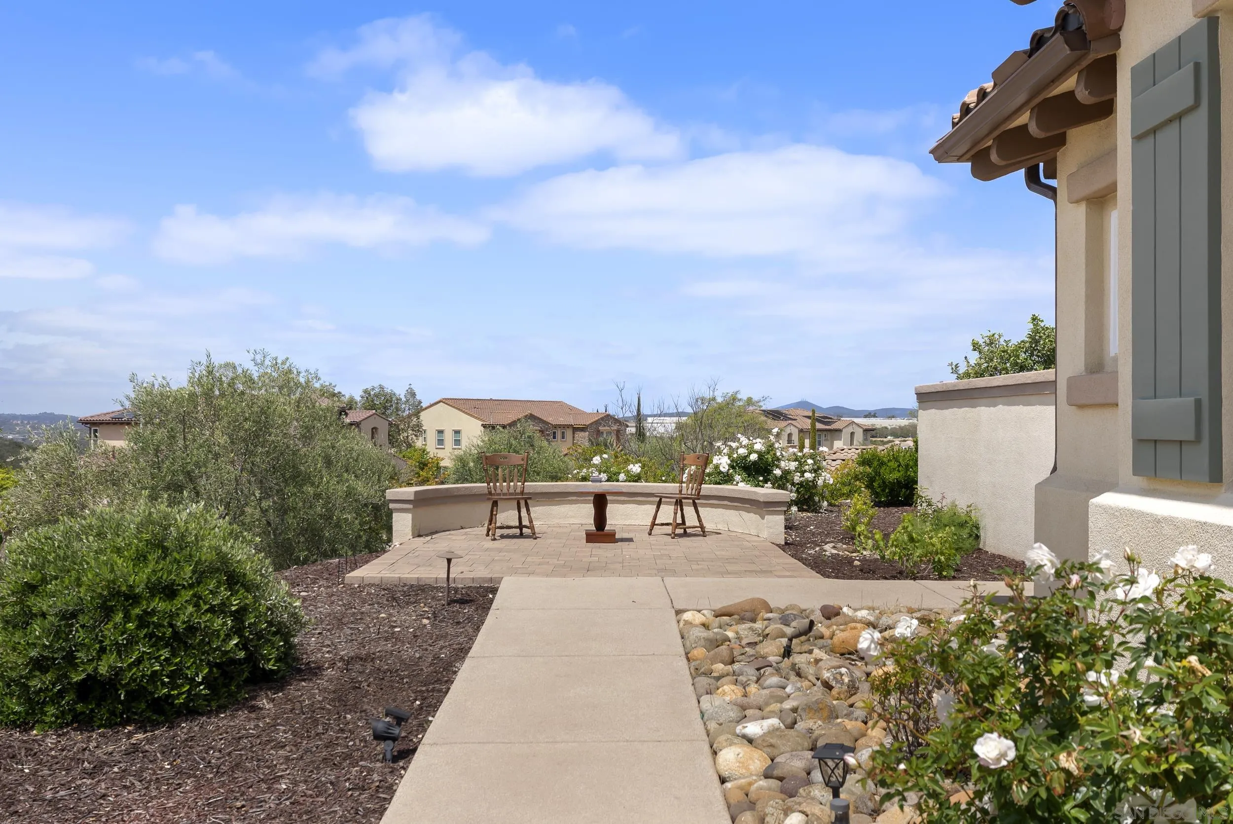 https://cdn.realtyfeed.com/cdn/127/260007781/cd1f6dabc09a5116bcf77e810c140c92.webp