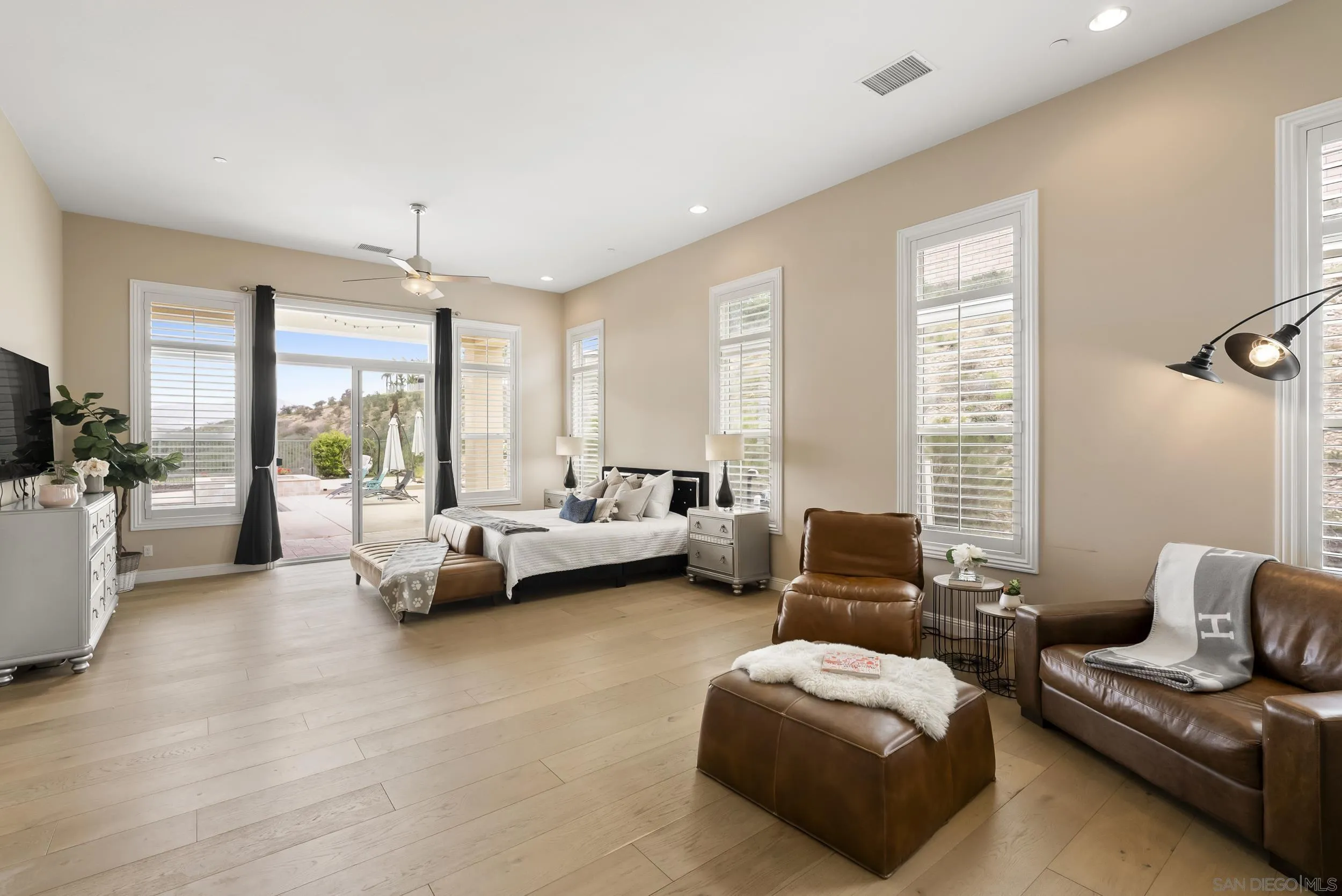 https://cdn.realtyfeed.com/cdn/127/260007781/ec0945edd058014713982d0589b0526f.webp