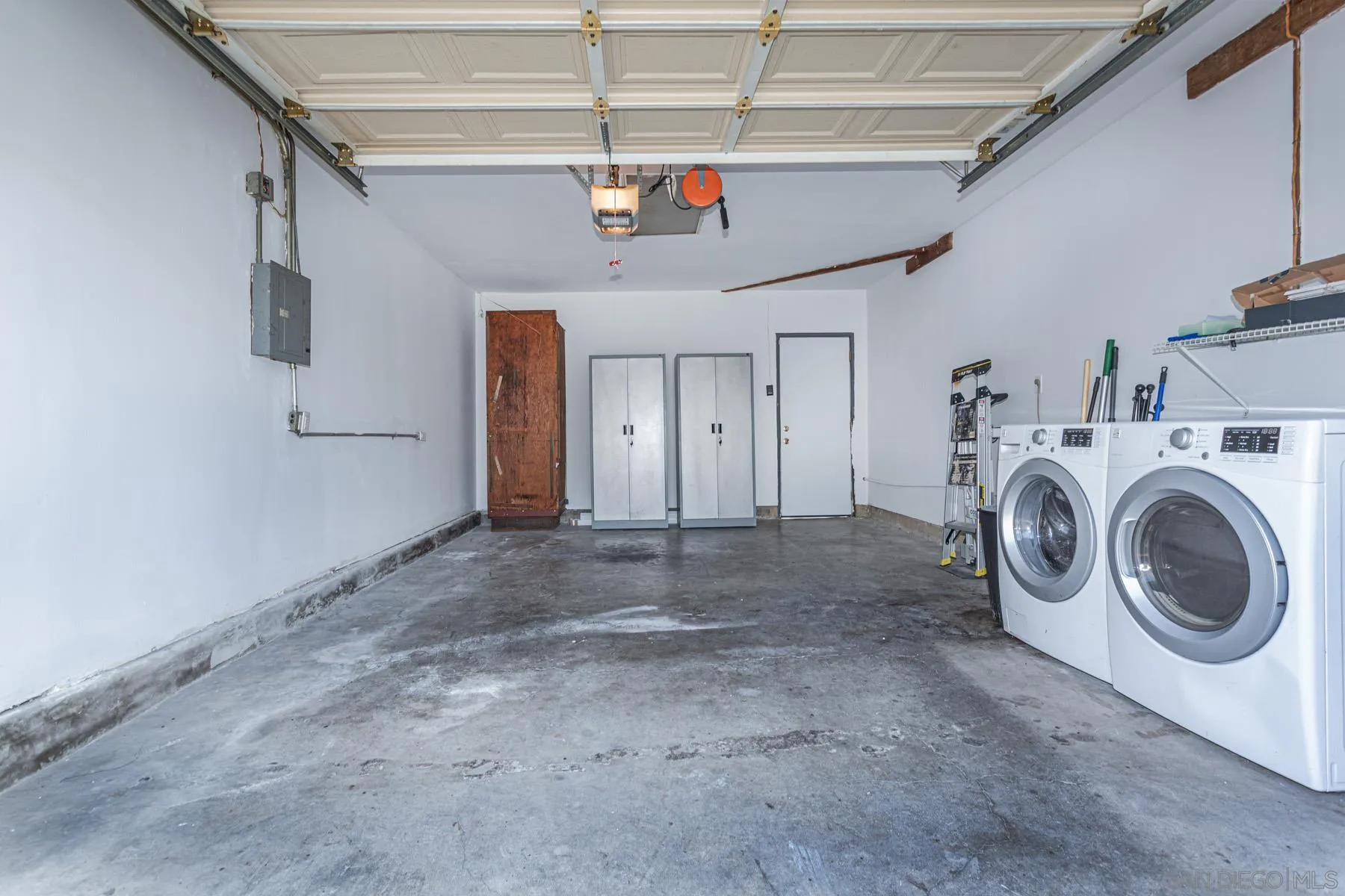 https://cdn.realtyfeed.com/cdn/127/260007790/38d67caf6393ecf6808d85760fd8f190.webp