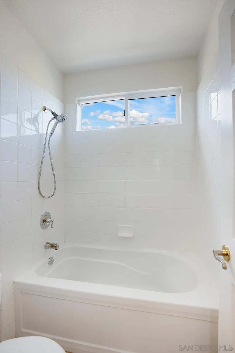 https://cdn.realtyfeed.com/cdn/127/260007795/6adaa9cf57ac524e744e411d7133b70d.webp