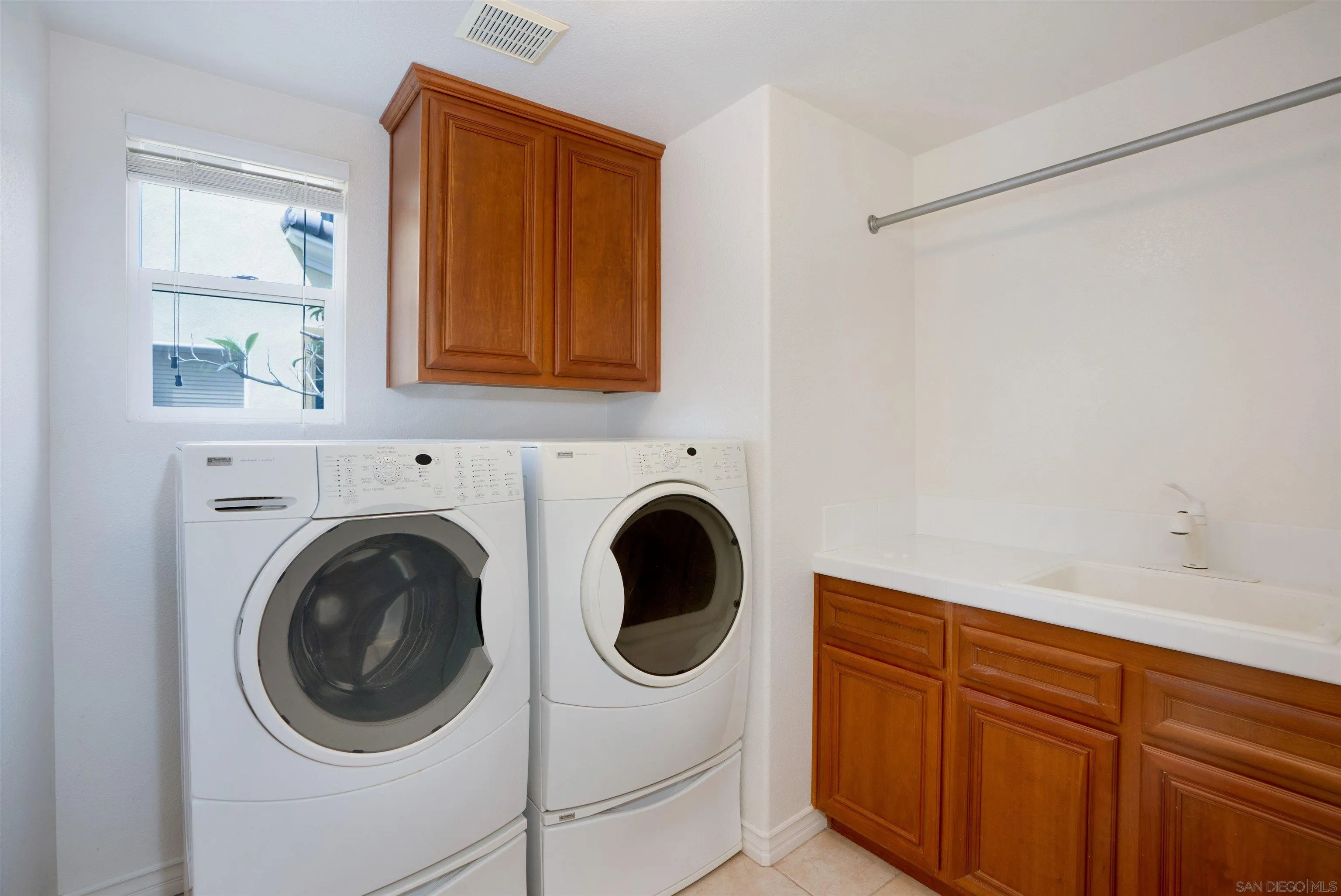 https://cdn.realtyfeed.com/cdn/127/260007795/a12c6c6a68e3c02dcd63b8349ee6c448.webp