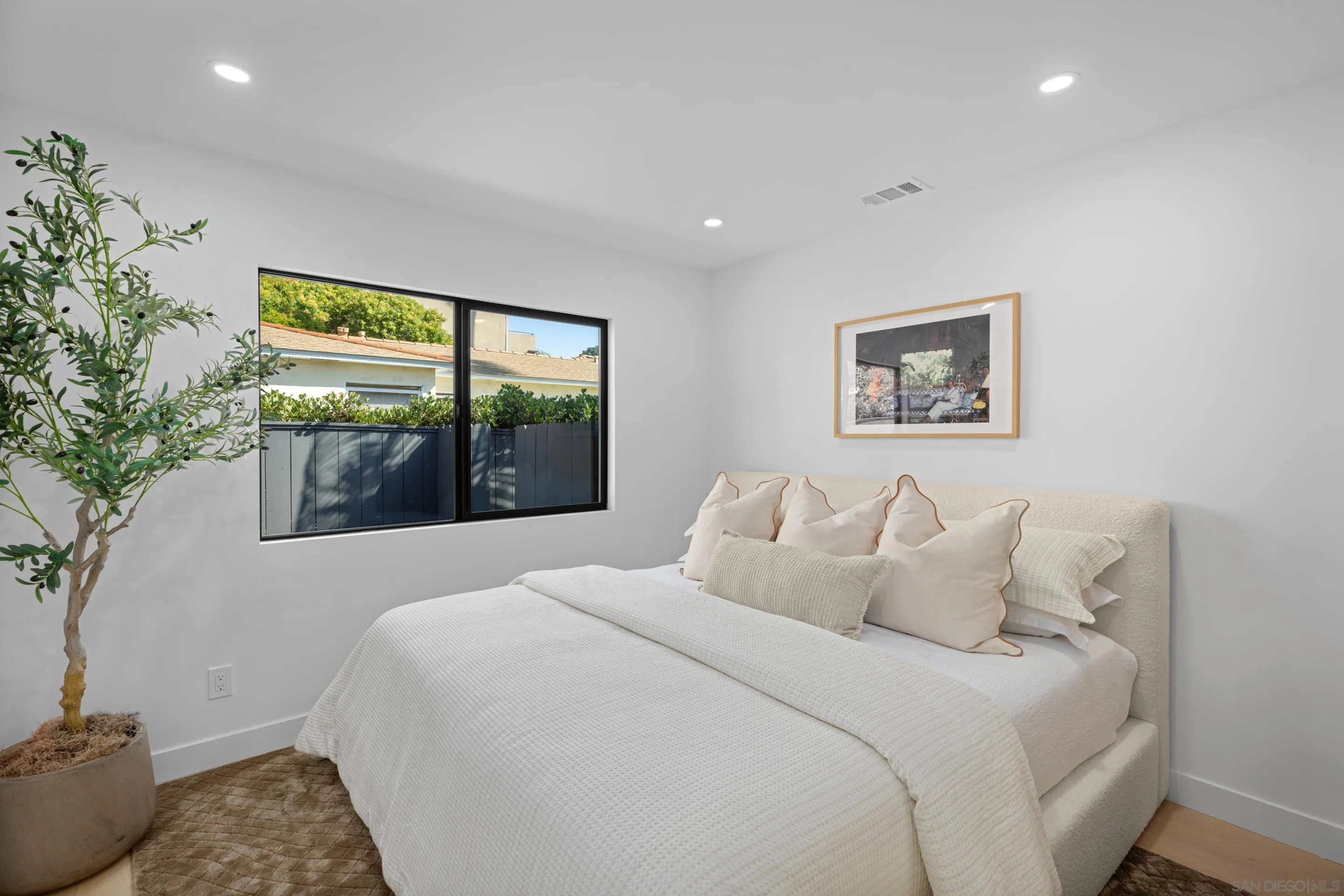 https://cdn.realtyfeed.com/cdn/127/260007810/12df6a33d7c3e0884fbacfe8a9791419.webp