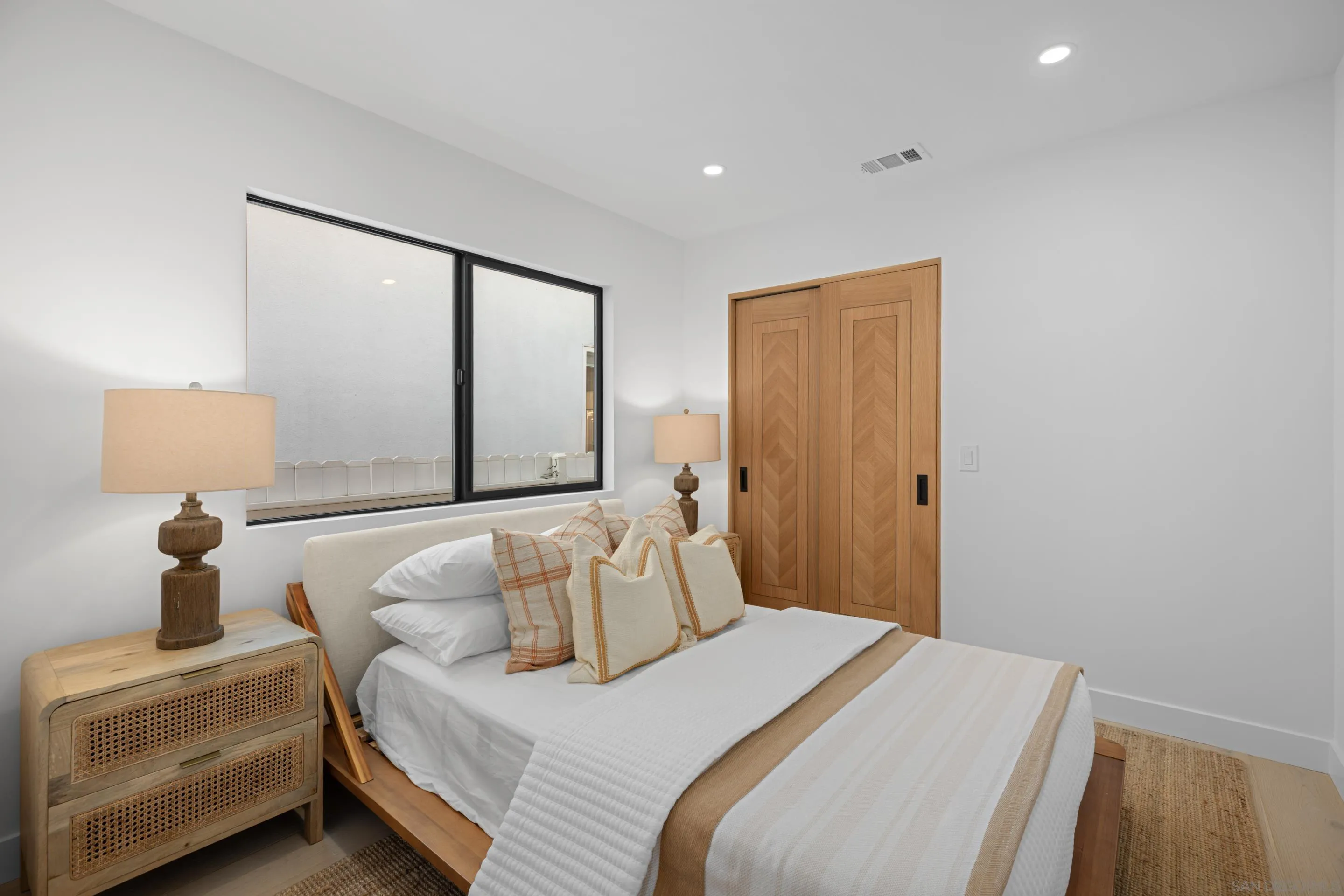 https://cdn.realtyfeed.com/cdn/127/260007810/29a96ac409311f68a54ee79ea045f996.webp