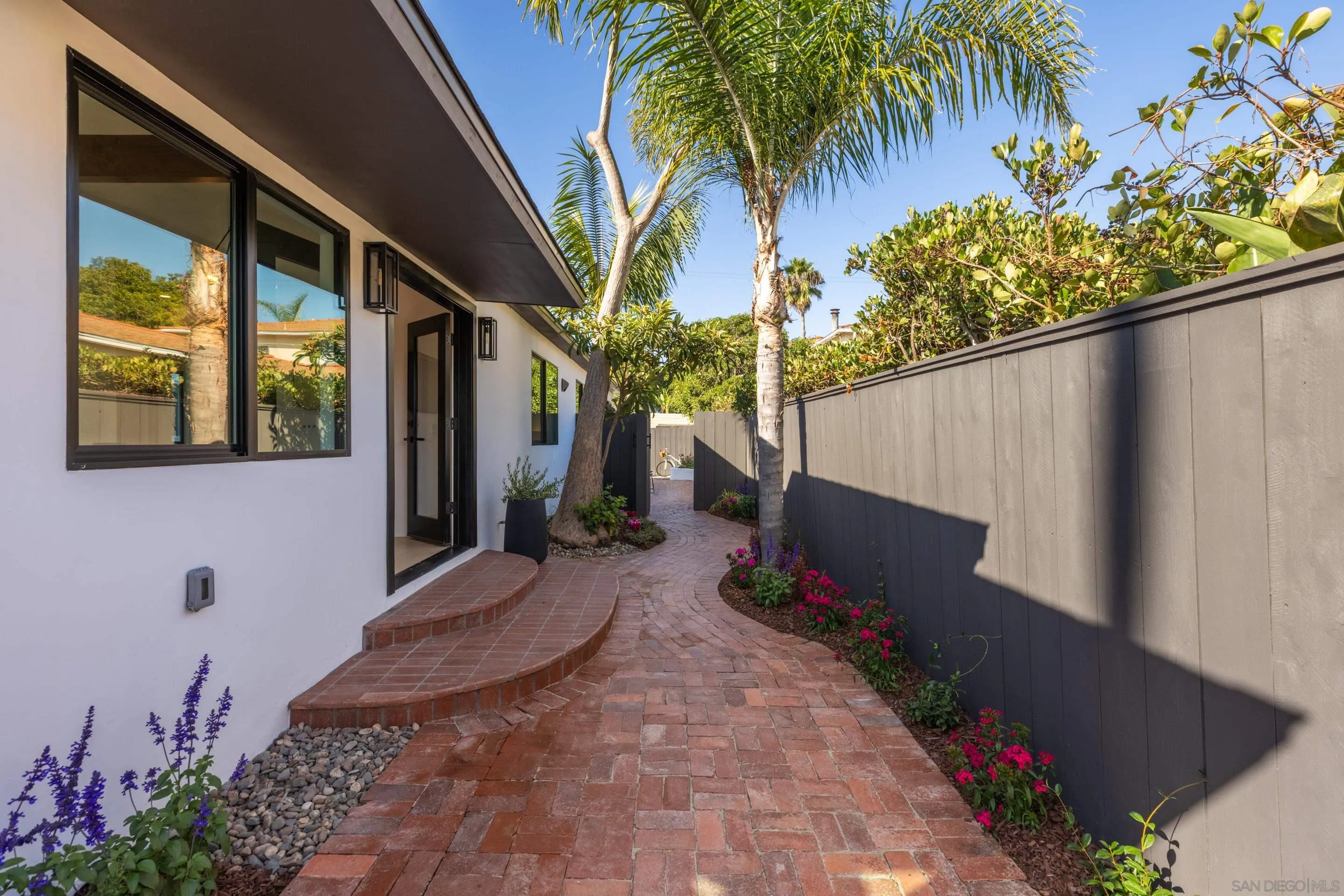 https://cdn.realtyfeed.com/cdn/127/260007810/728083e2e9df96c23ab64536085bd9e4.webp