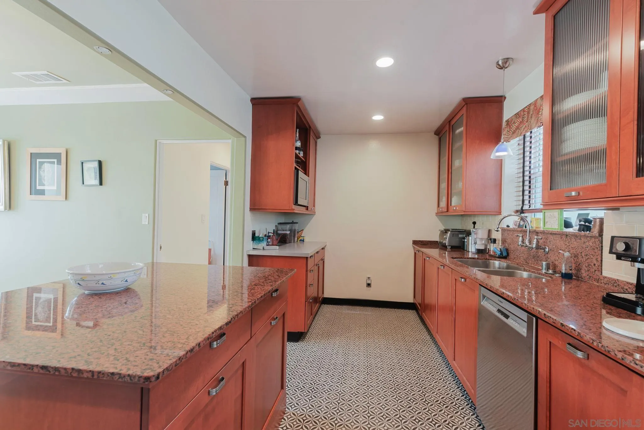 https://cdn.realtyfeed.com/cdn/127/260007821/8579d65811537394443b72e9a1e275b9.webp
