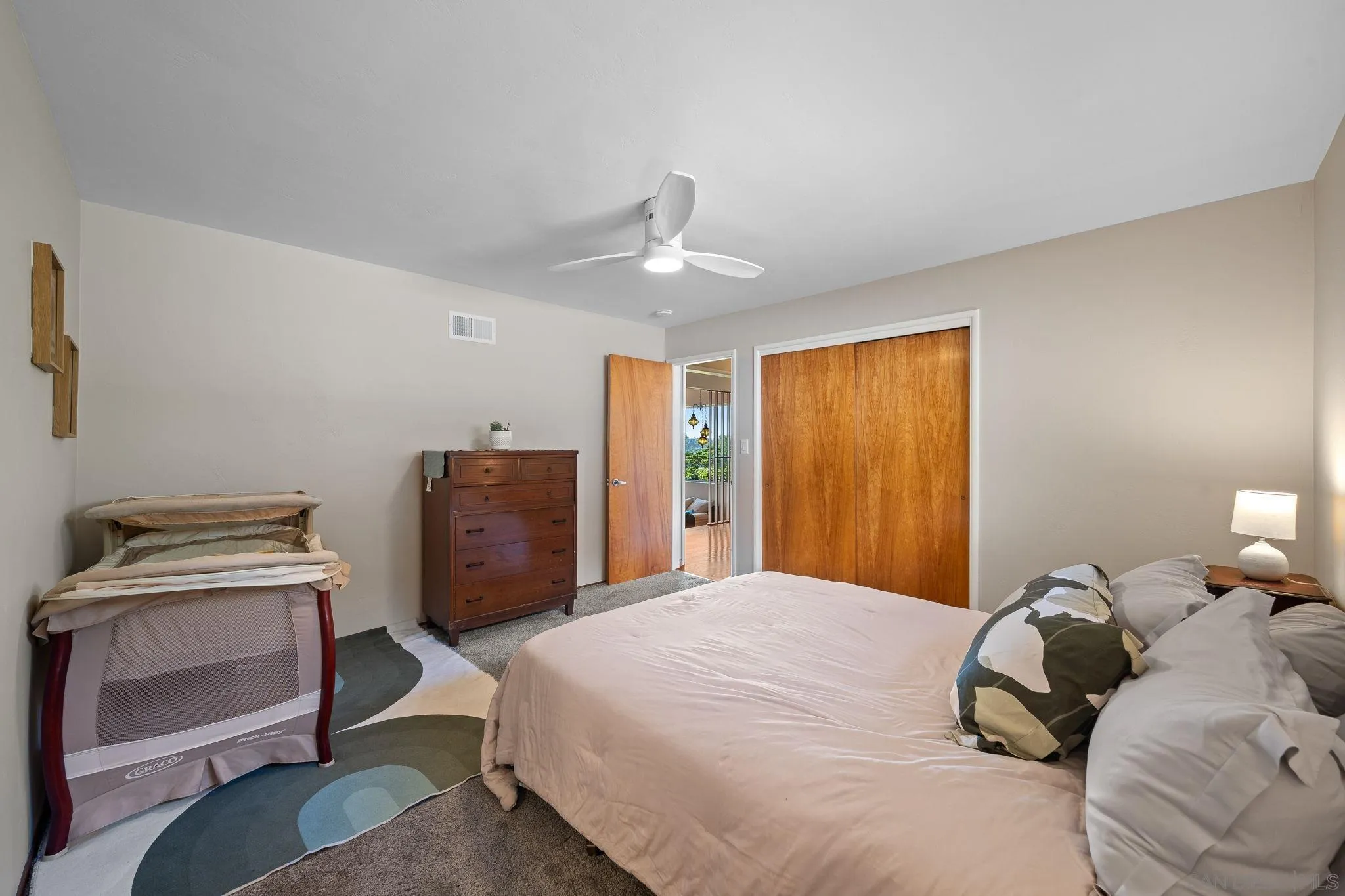 https://cdn.realtyfeed.com/cdn/127/260007824/04bcd9ce626b06ae8fcafa6daa494d3e.webp