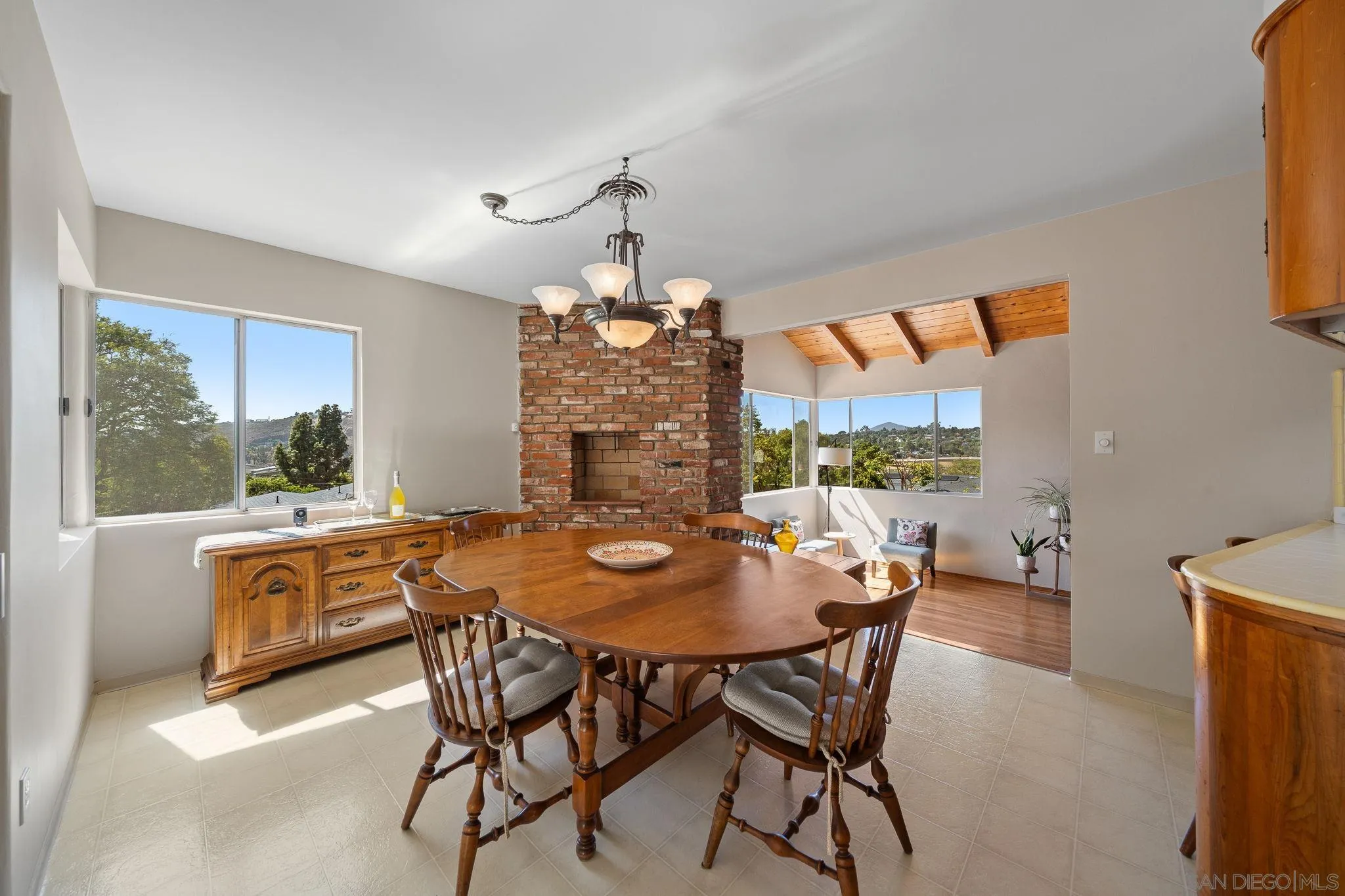 https://cdn.realtyfeed.com/cdn/127/260007824/60569fd1177aa72a74bdb2439ec665a8.webp