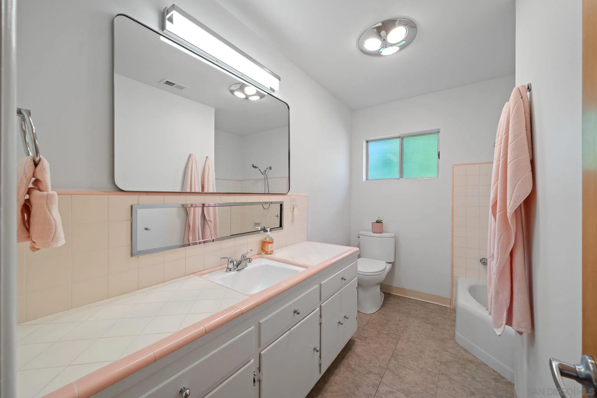 https://cdn.realtyfeed.com/cdn/127/260007824/7a56fb9bcff277366c67a083f0ad6505.webp