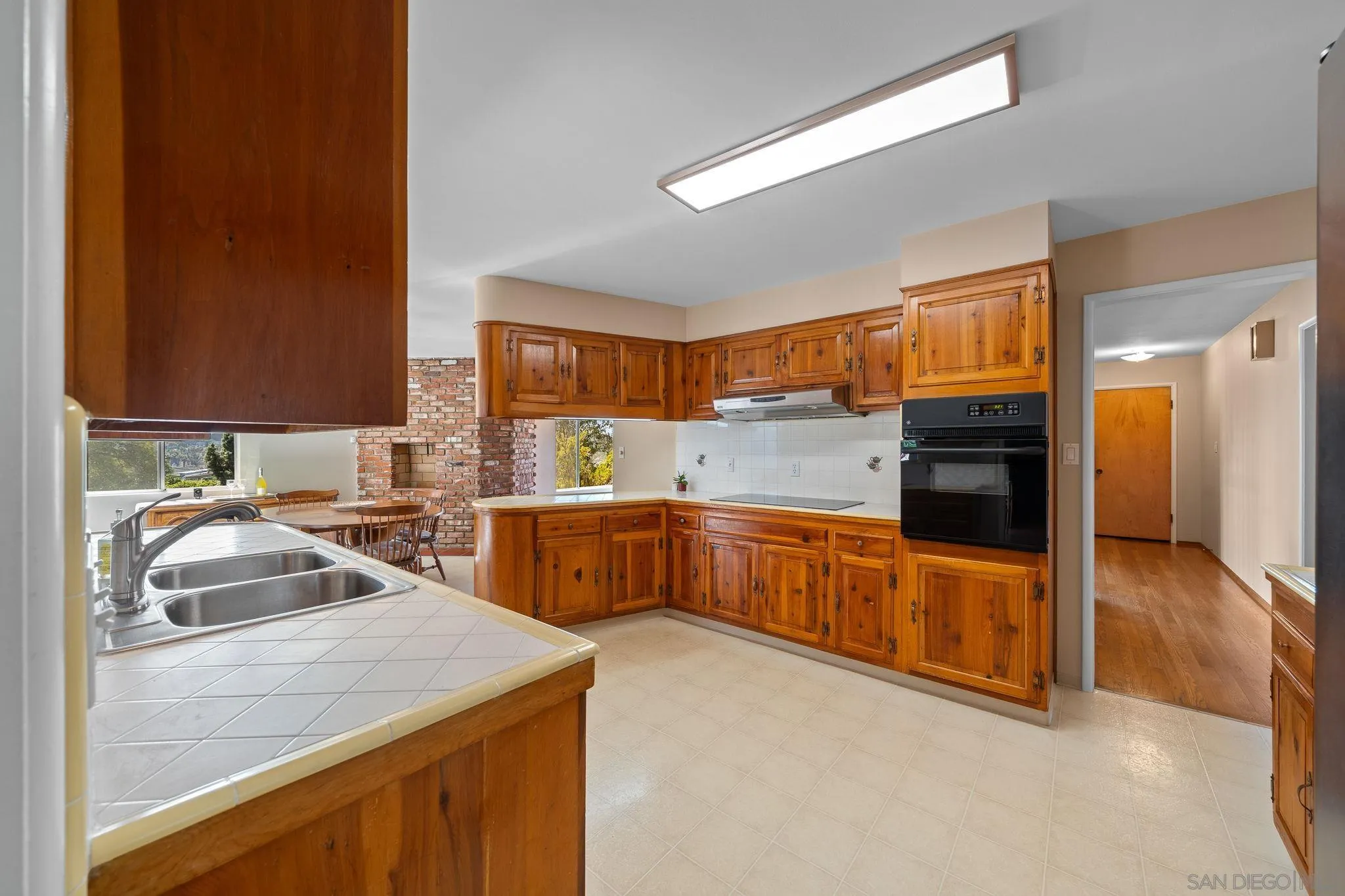 https://cdn.realtyfeed.com/cdn/127/260007824/ed98a63f219962986ec52872b2404a7d.webp