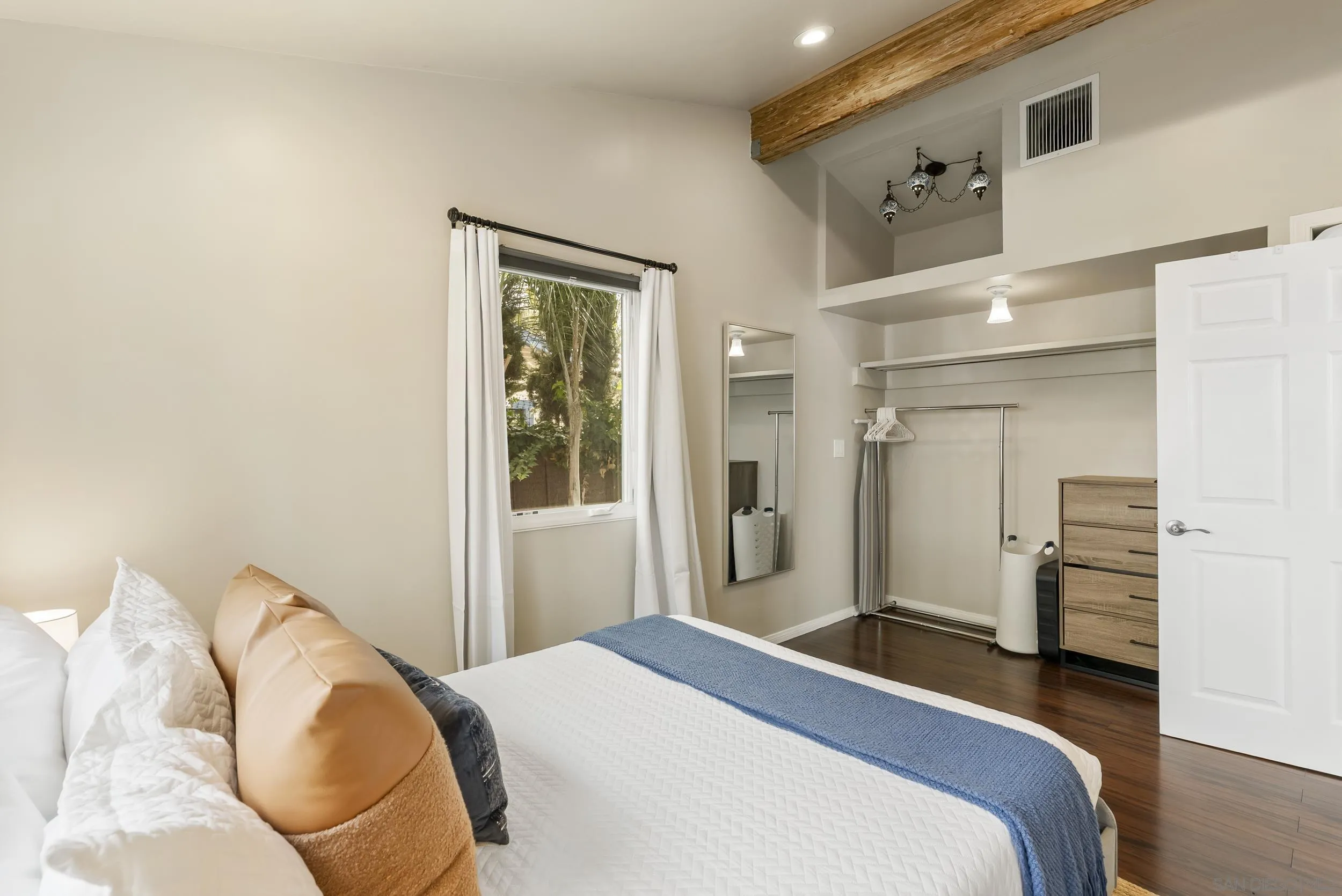 https://cdn.realtyfeed.com/cdn/127/260007825/7049fa19bb8ce10b918561988e97d274.webp