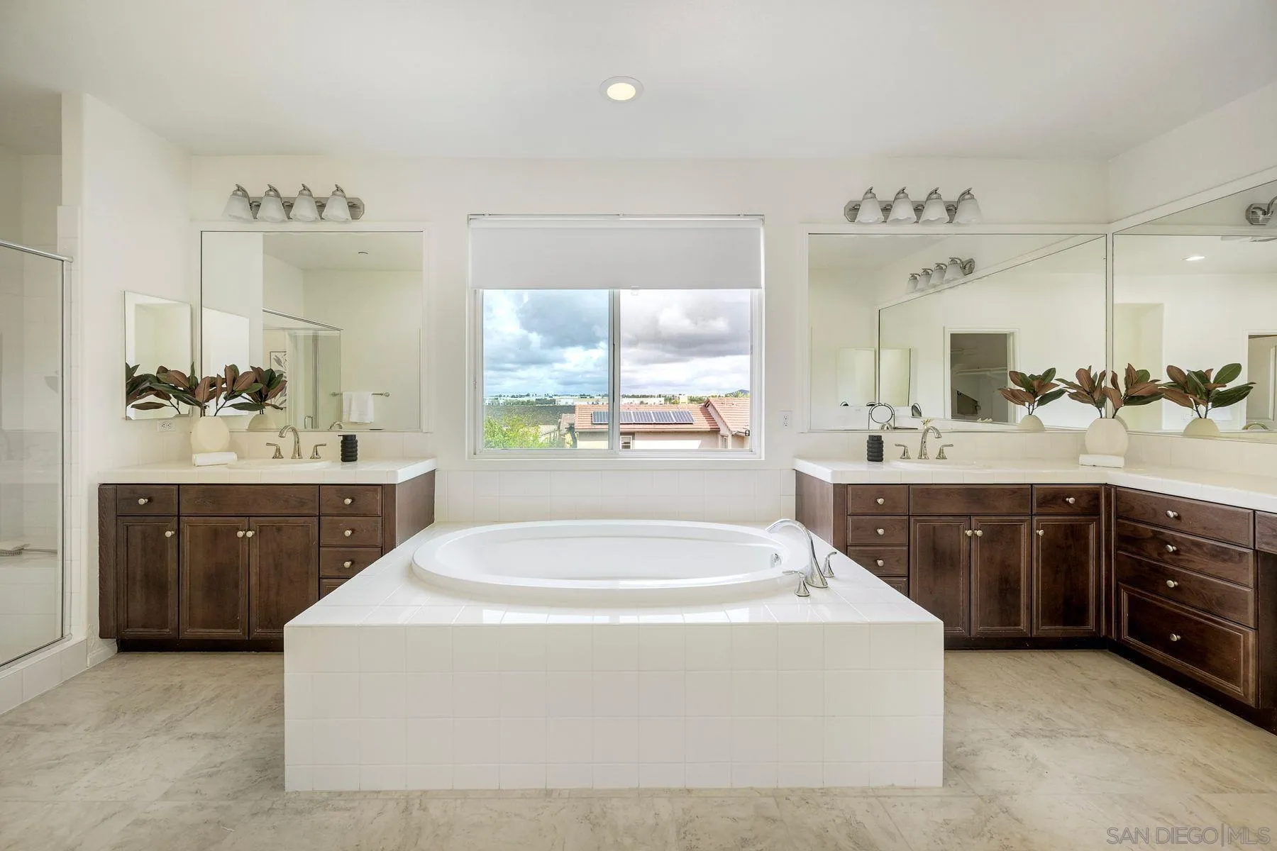 https://cdn.realtyfeed.com/cdn/127/260007830/1101e9d377e14ebce5915a09ce5829c3.webp