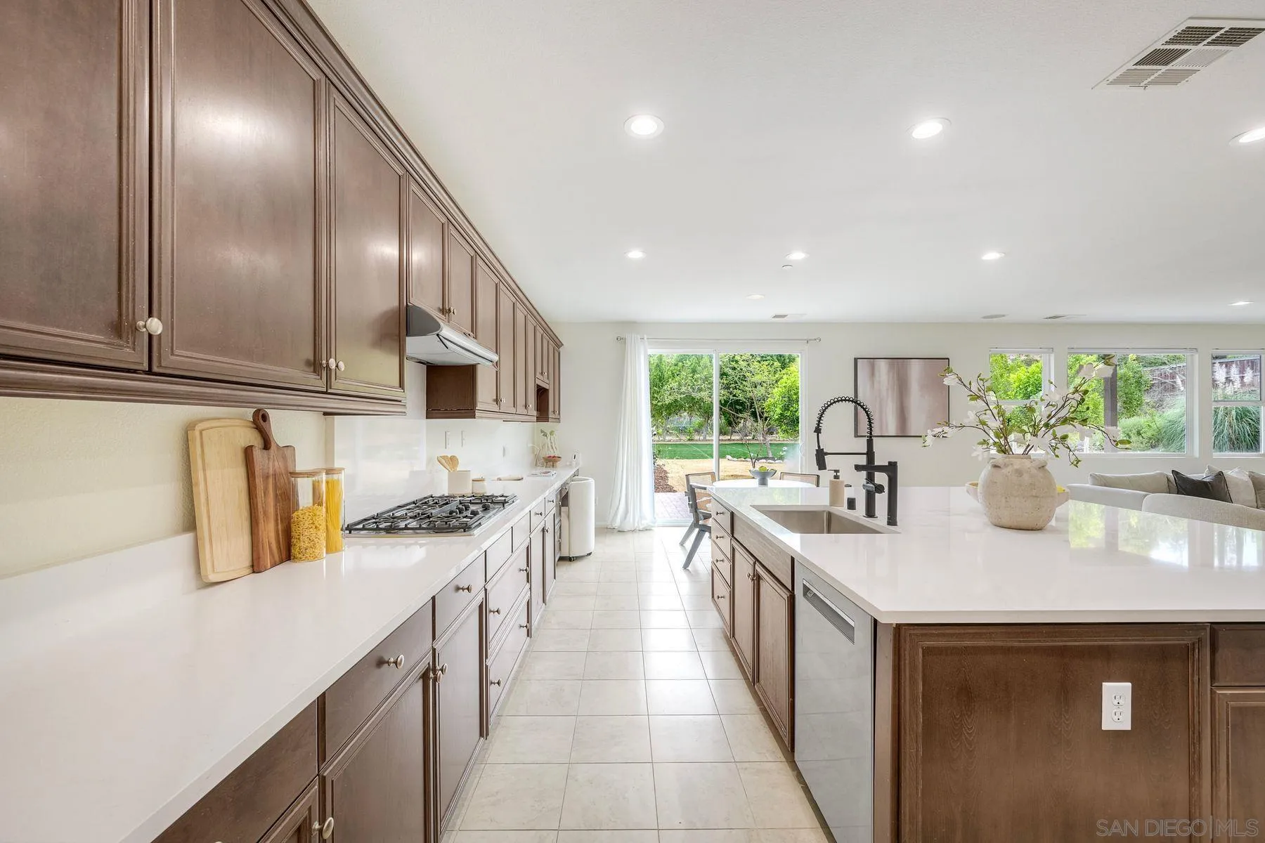 https://cdn.realtyfeed.com/cdn/127/260007830/676753369406929eb089806c6956a119.webp