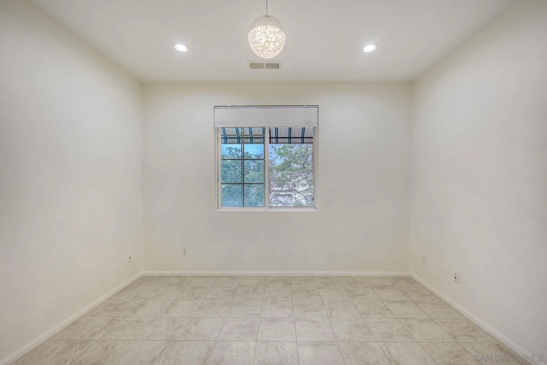 https://cdn.realtyfeed.com/cdn/127/260007830/9e9e8542aea6bfa3c63b718d5799eba9.webp