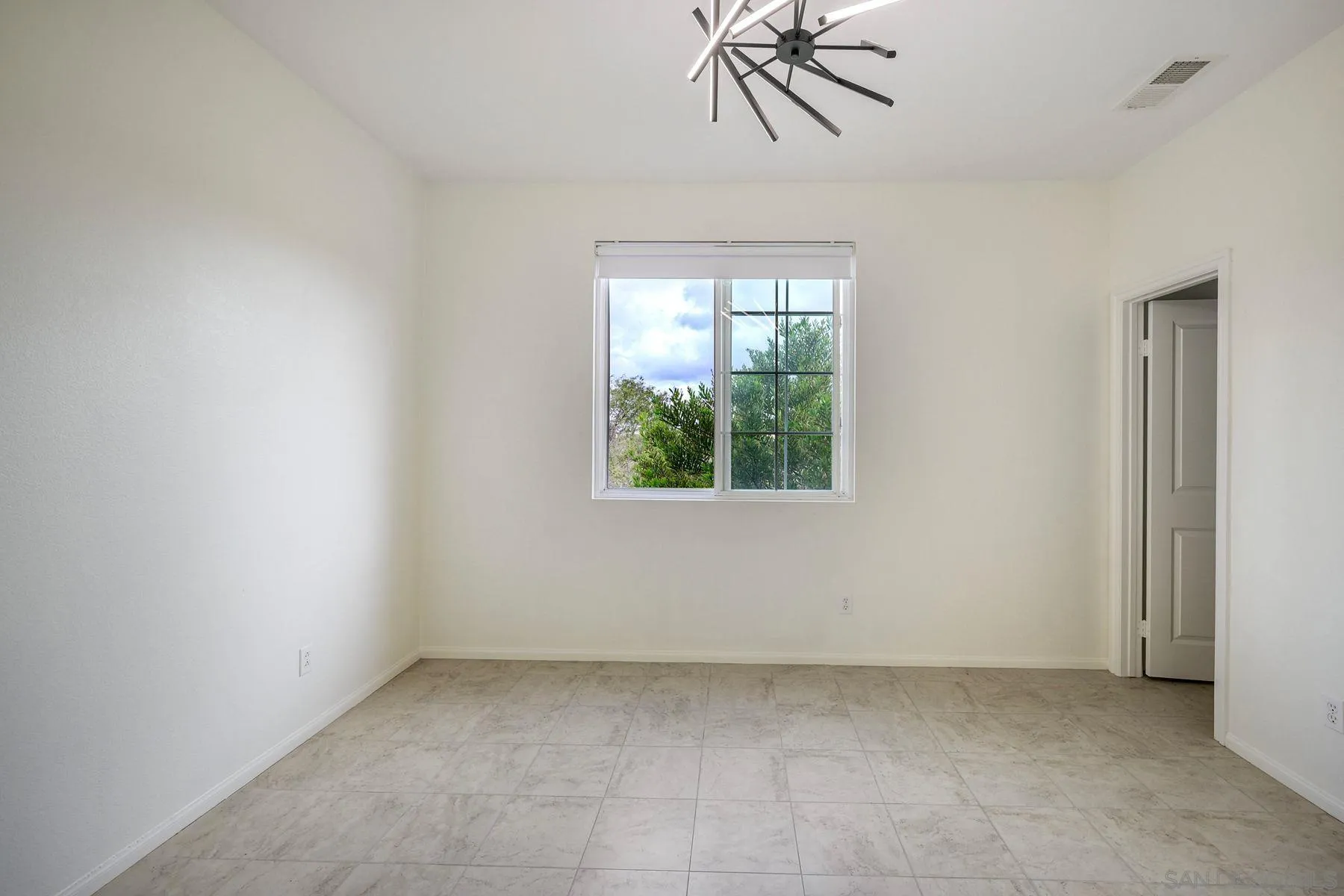 https://cdn.realtyfeed.com/cdn/127/260007830/c4279ef91a6e5a9d3c49f38da1450a2e.webp
