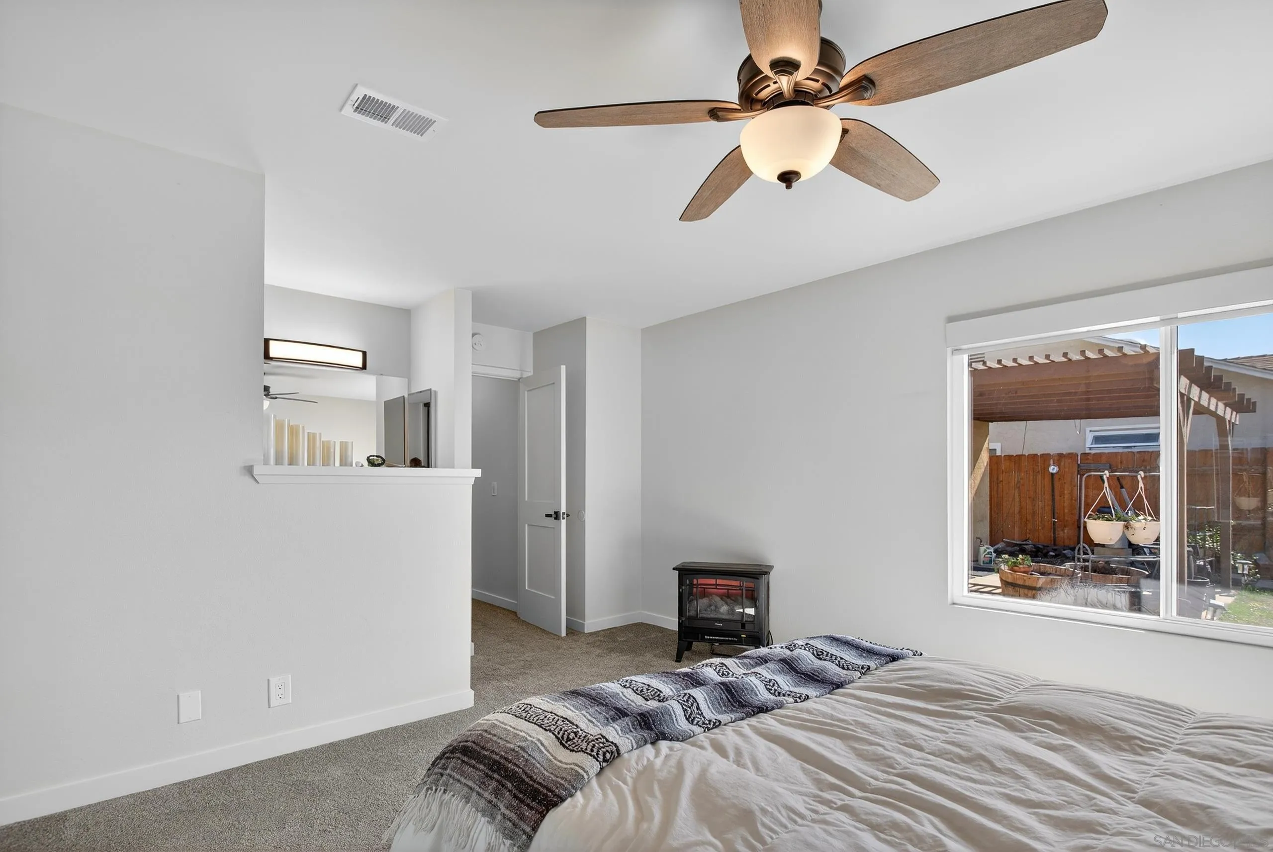 https://cdn.realtyfeed.com/cdn/127/260007832/238c85c9181dd5880dd1322b3d7de4e1.webp