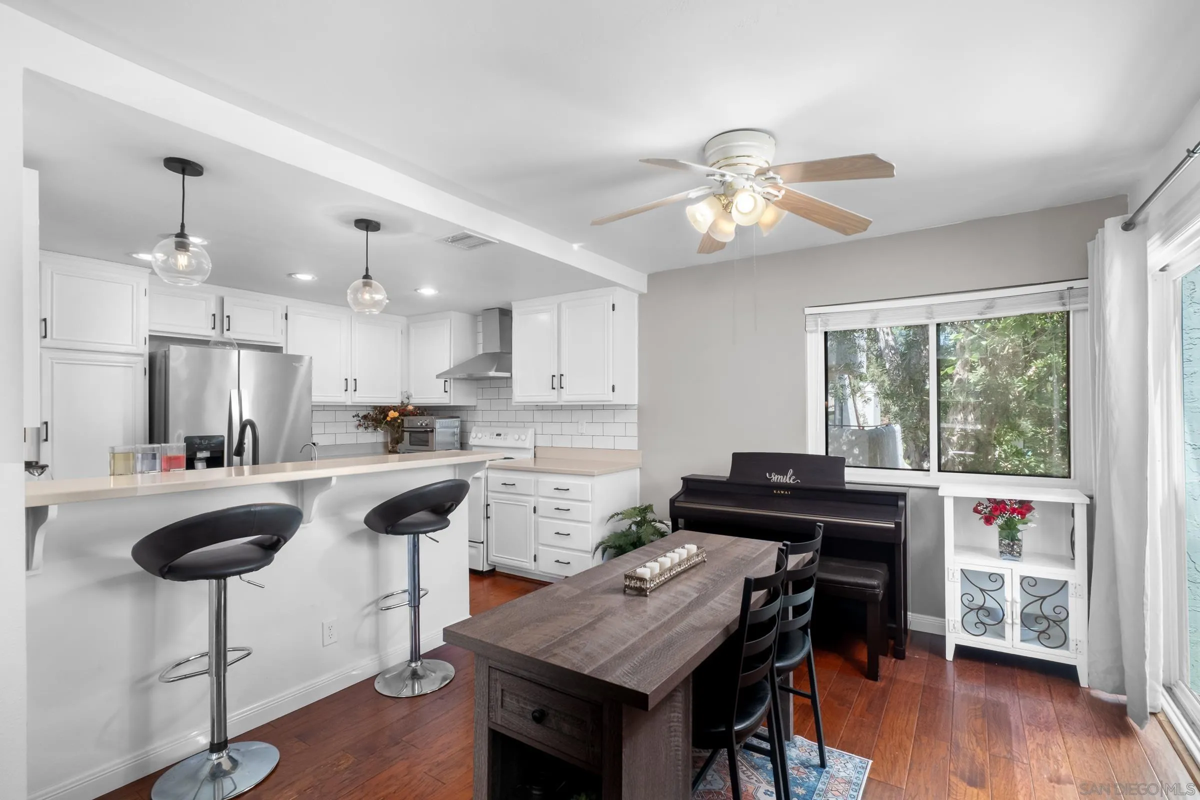 https://cdn.realtyfeed.com/cdn/127/260007833/0f26f10a0a5a3d0a7c01e23a4d24c726.webp