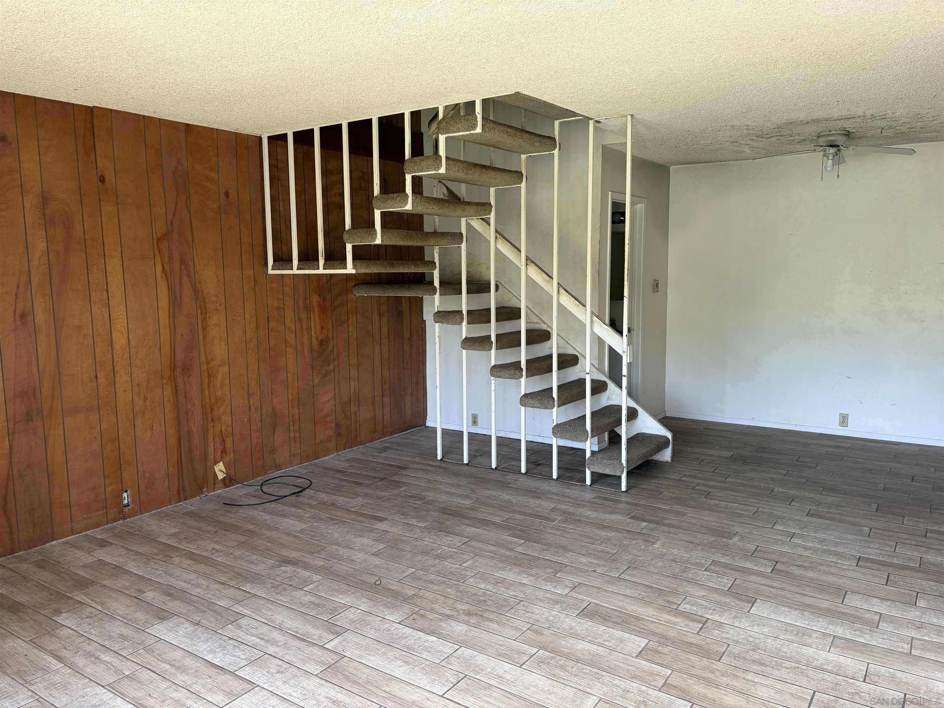 Photo #2: 260007837 Listing: Photo #2