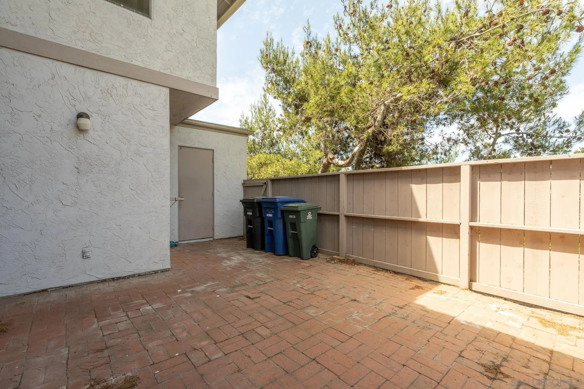 https://cdn.realtyfeed.com/cdn/127/260007837/61f595314c22aaab7bba6d45fed545d6.webp