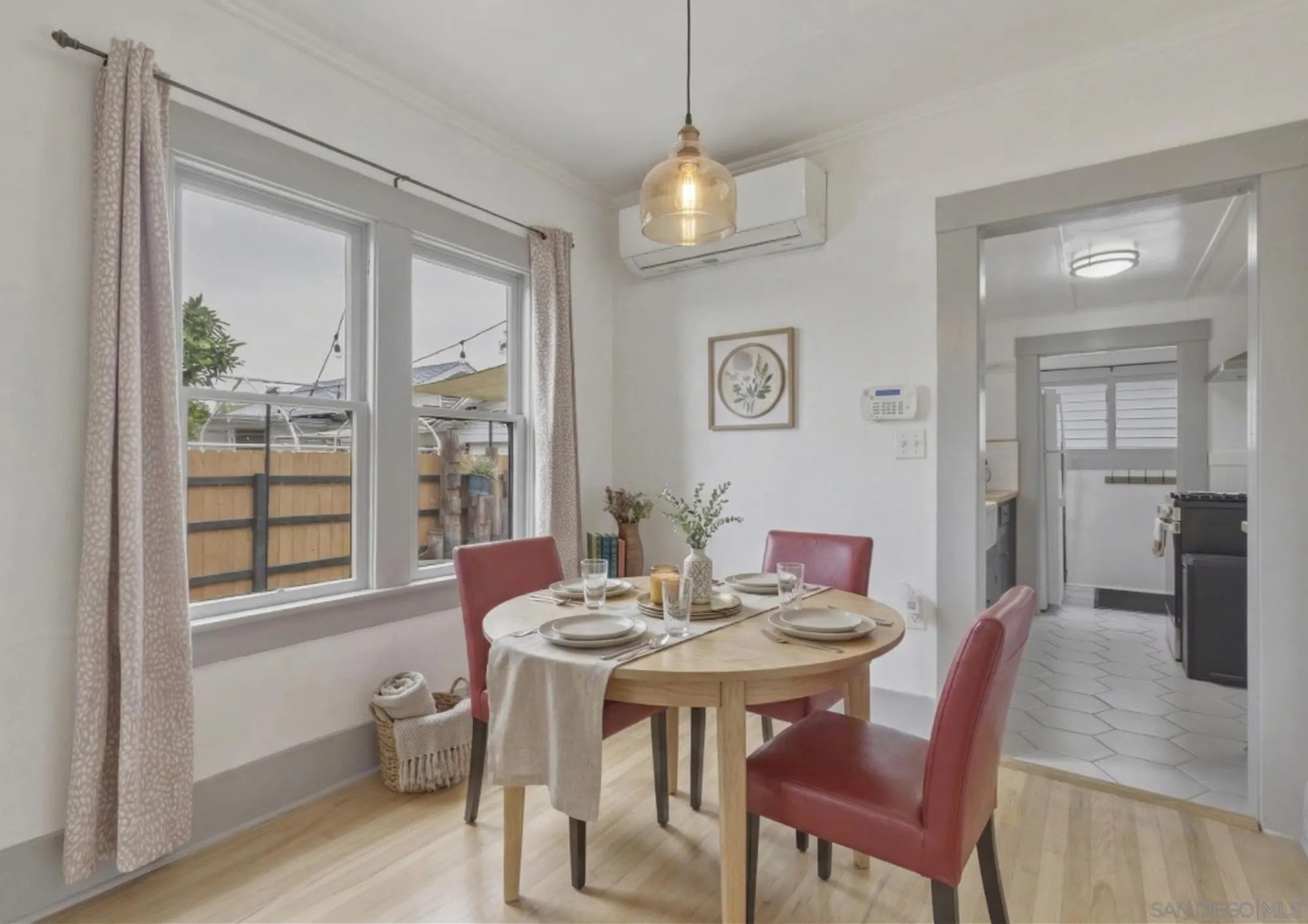 https://cdn.realtyfeed.com/cdn/127/260007840/682c29f58ea74349f7dbcda829f9c213.webp