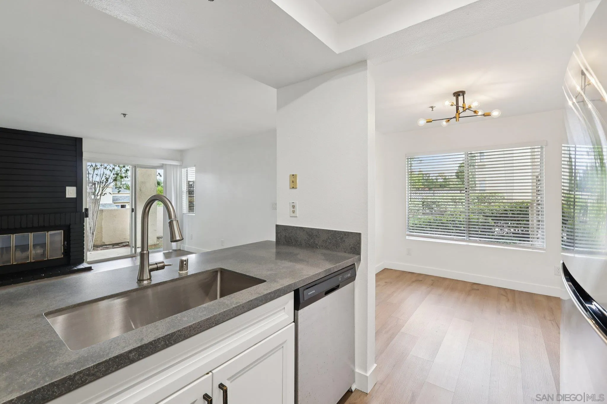 https://cdn.realtyfeed.com/cdn/127/260007849/6ca3896fcb116376c6e9d2b45a304857.webp