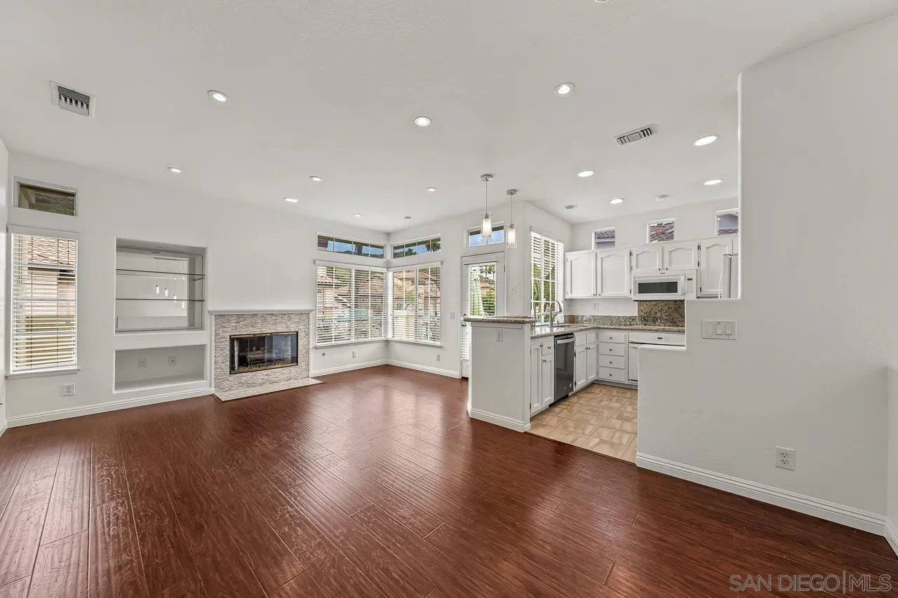 Photo #8: 260007854 Listing: Photo #8