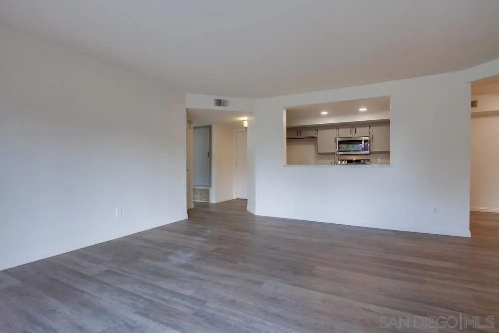 Photo #4: 260007868 Listing: Photo #4