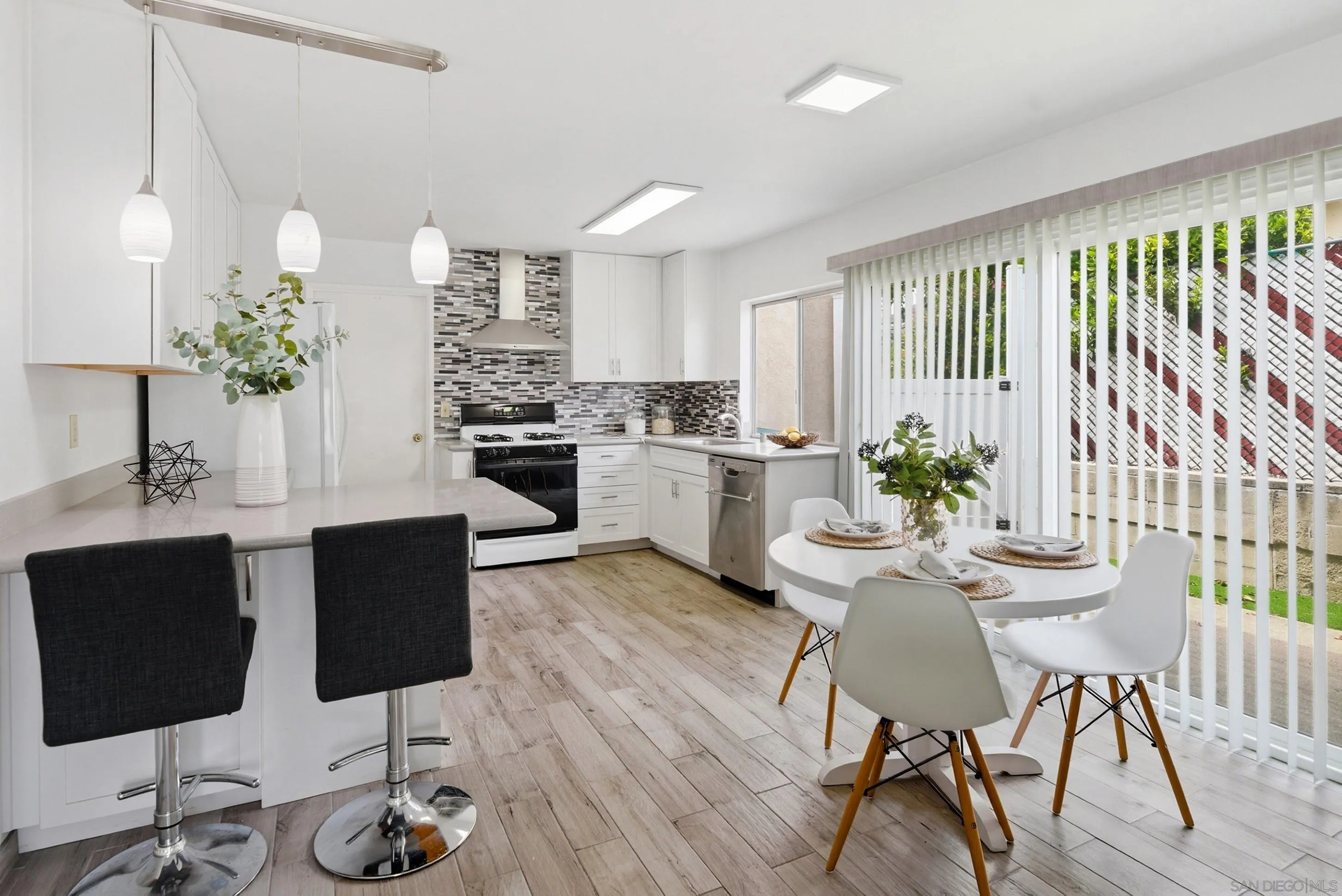 https://cdn.realtyfeed.com/cdn/127/260007870/98ebd628fd31b3ff1b84d914903f534b.webp