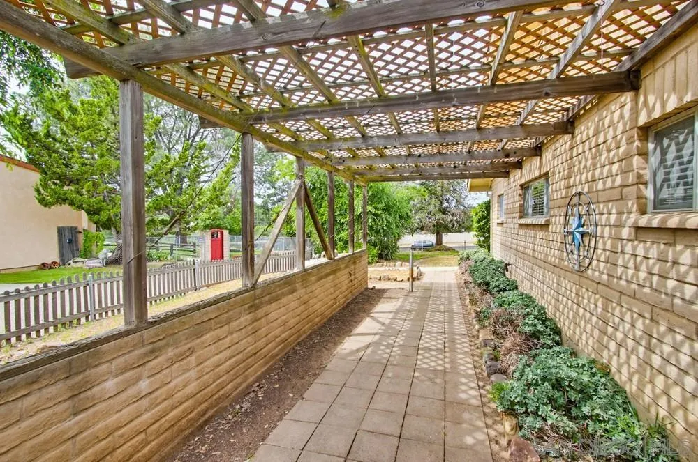 https://cdn.realtyfeed.com/cdn/127/260007873/75910ac53486d946d3a5975d1a6e0693.webp