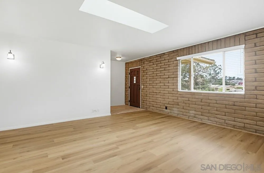 https://cdn.realtyfeed.com/cdn/127/260007873/7d2d1c303481e1fe29bafb1d9bc94186.webp