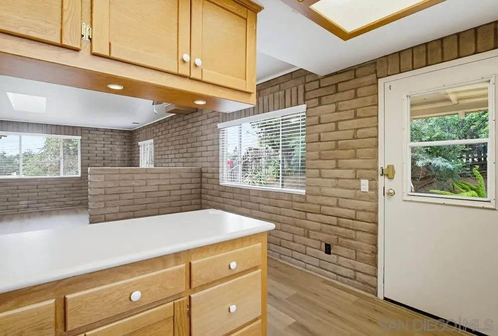 https://cdn.realtyfeed.com/cdn/127/260007873/832e41760acc33ffc5f18d4f15088fa4.webp