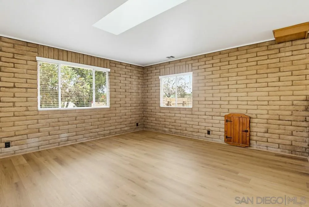 https://cdn.realtyfeed.com/cdn/127/260007873/df69c54439cd11c5d52576462be570a7.webp