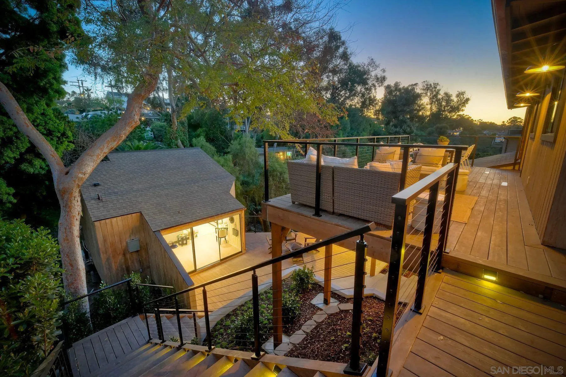 https://cdn.realtyfeed.com/cdn/127/260007875/88f40e5594d360b1836c36f40f536c92.webp