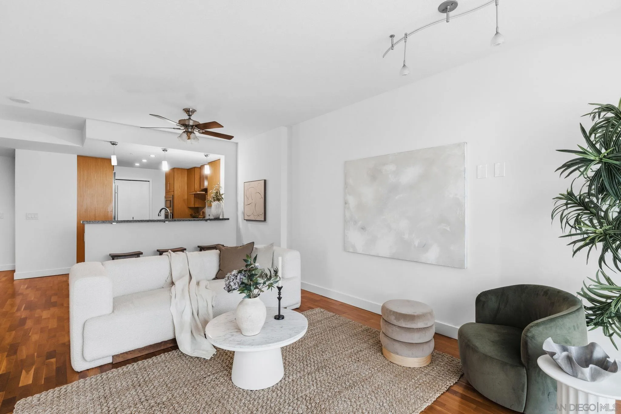 Photo #4: 260007876 Listing: Photo #4