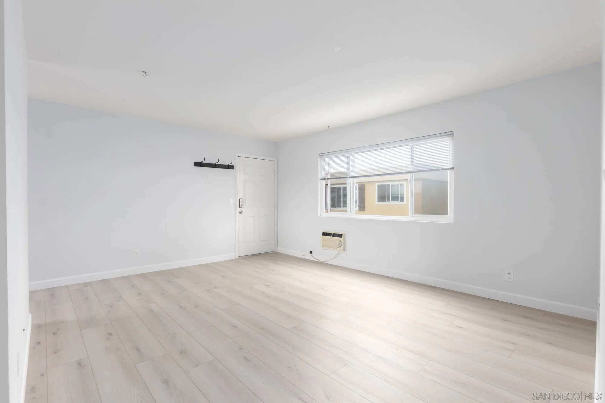 https://cdn.realtyfeed.com/cdn/127/260007891/d585f54192d971b8b4bc6342c5bb6f03.webp
