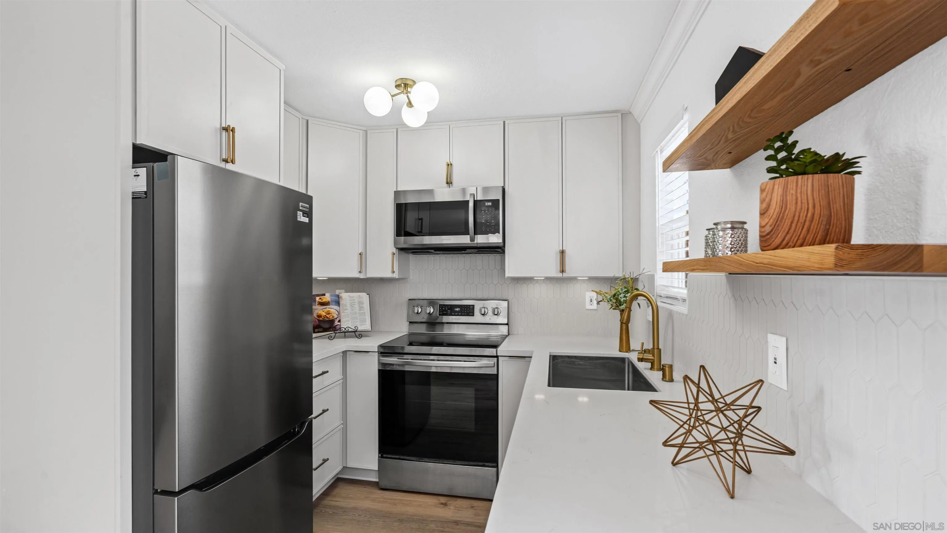 Photo #2: 260007894 Listing: Photo #2