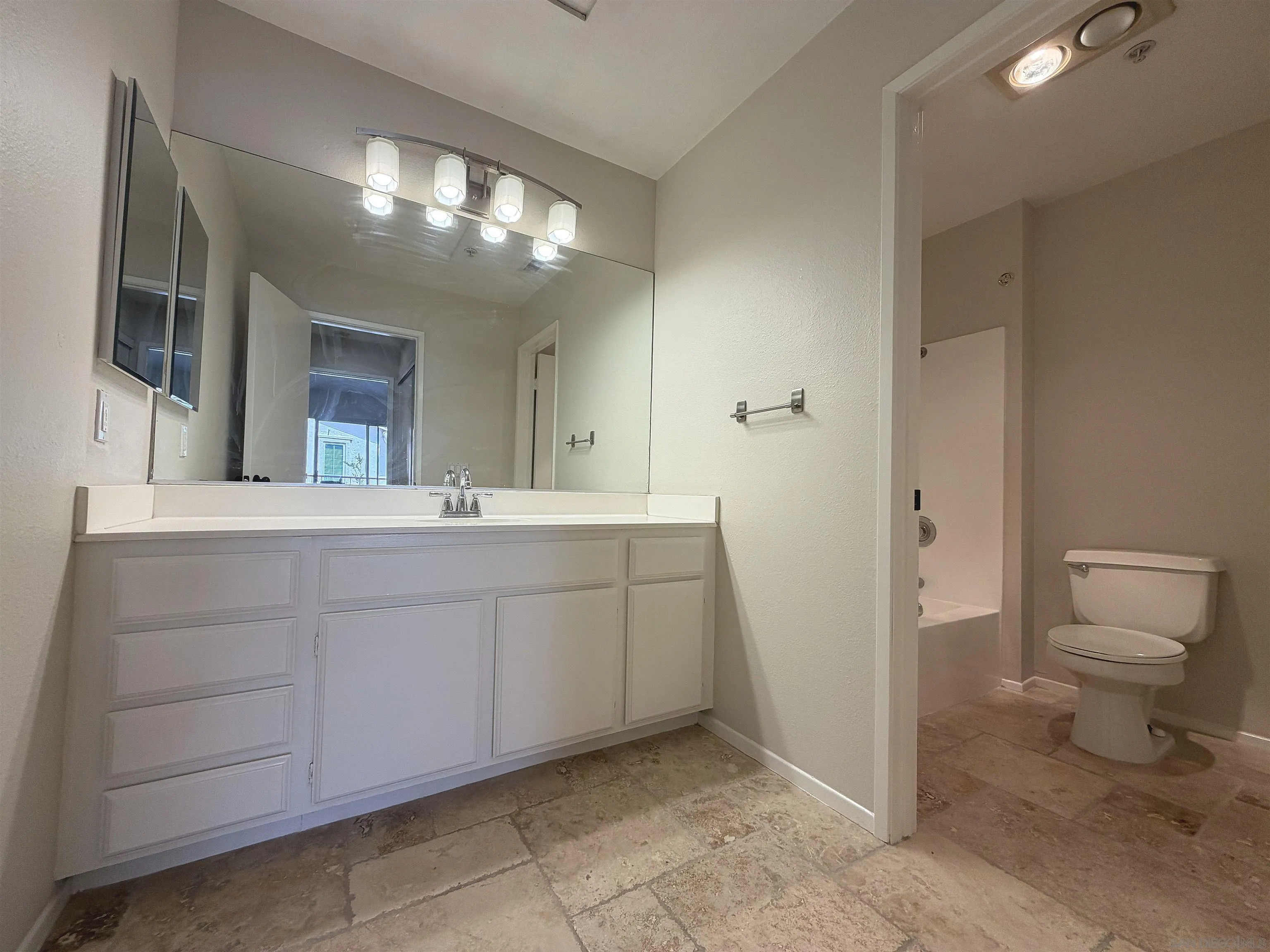 https://cdn.realtyfeed.com/cdn/127/260007900/a982d312bcae6e1254050f209180dafb.webp