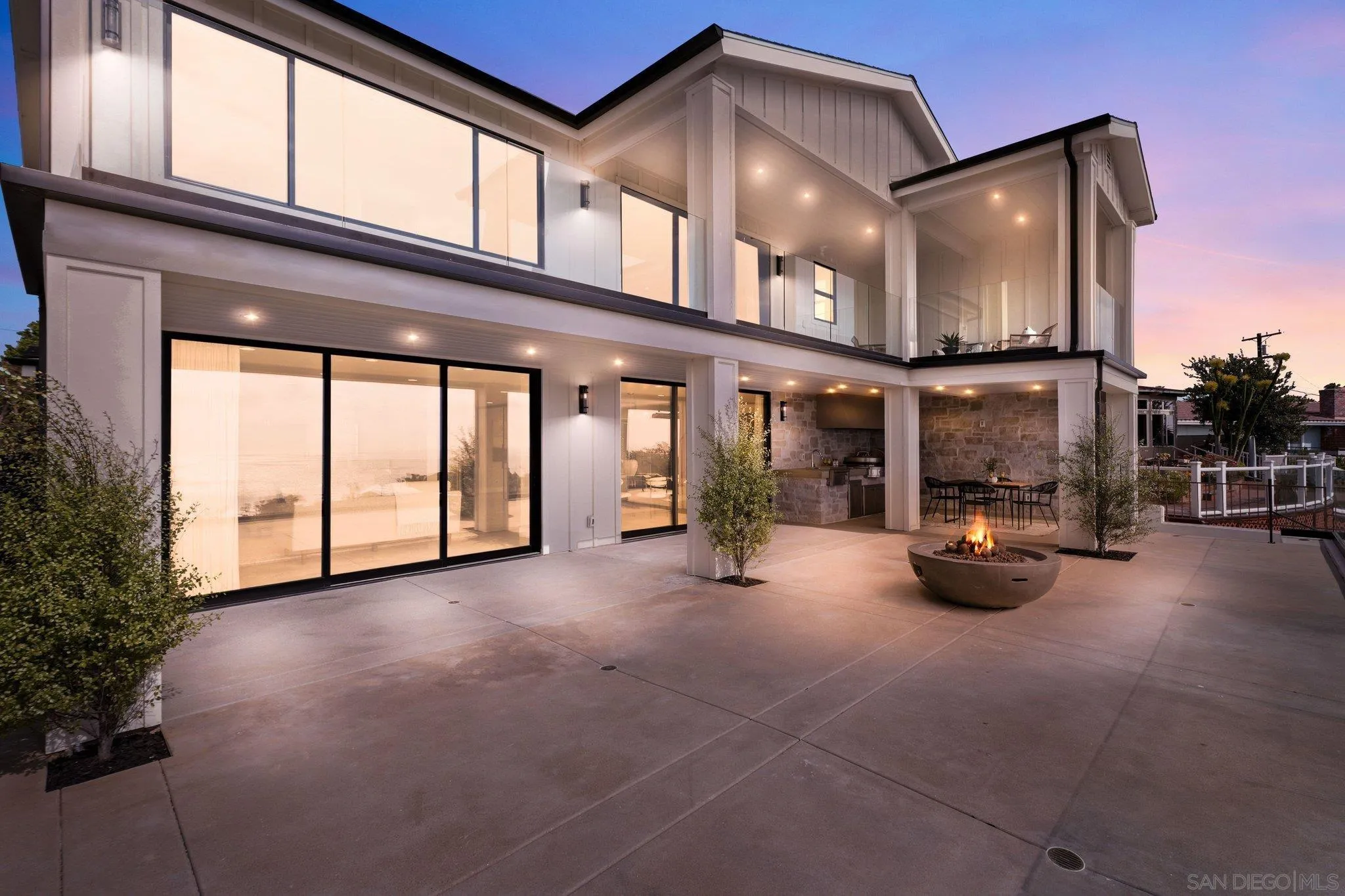 https://cdn.realtyfeed.com/cdn/127/260007902/308c83129cbb92175aa97463ca01ea08.webp
