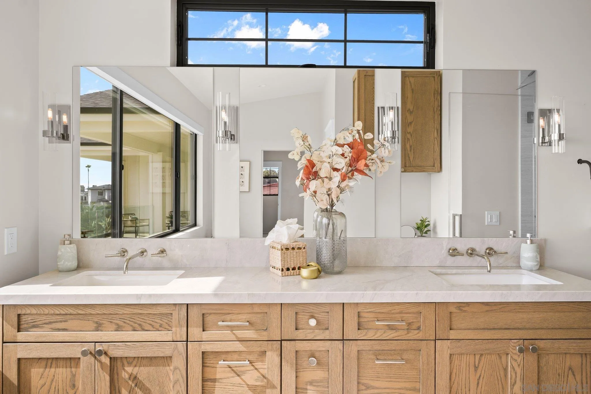https://cdn.realtyfeed.com/cdn/127/260007902/3ba6cc1245463591cb2f6821120d3bb1.webp