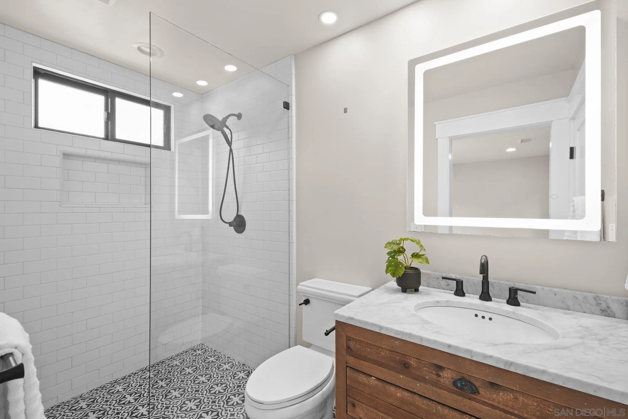 https://cdn.realtyfeed.com/cdn/127/260007902/5aadb8e94933ce7e55b460eb93d2b9eb.webp