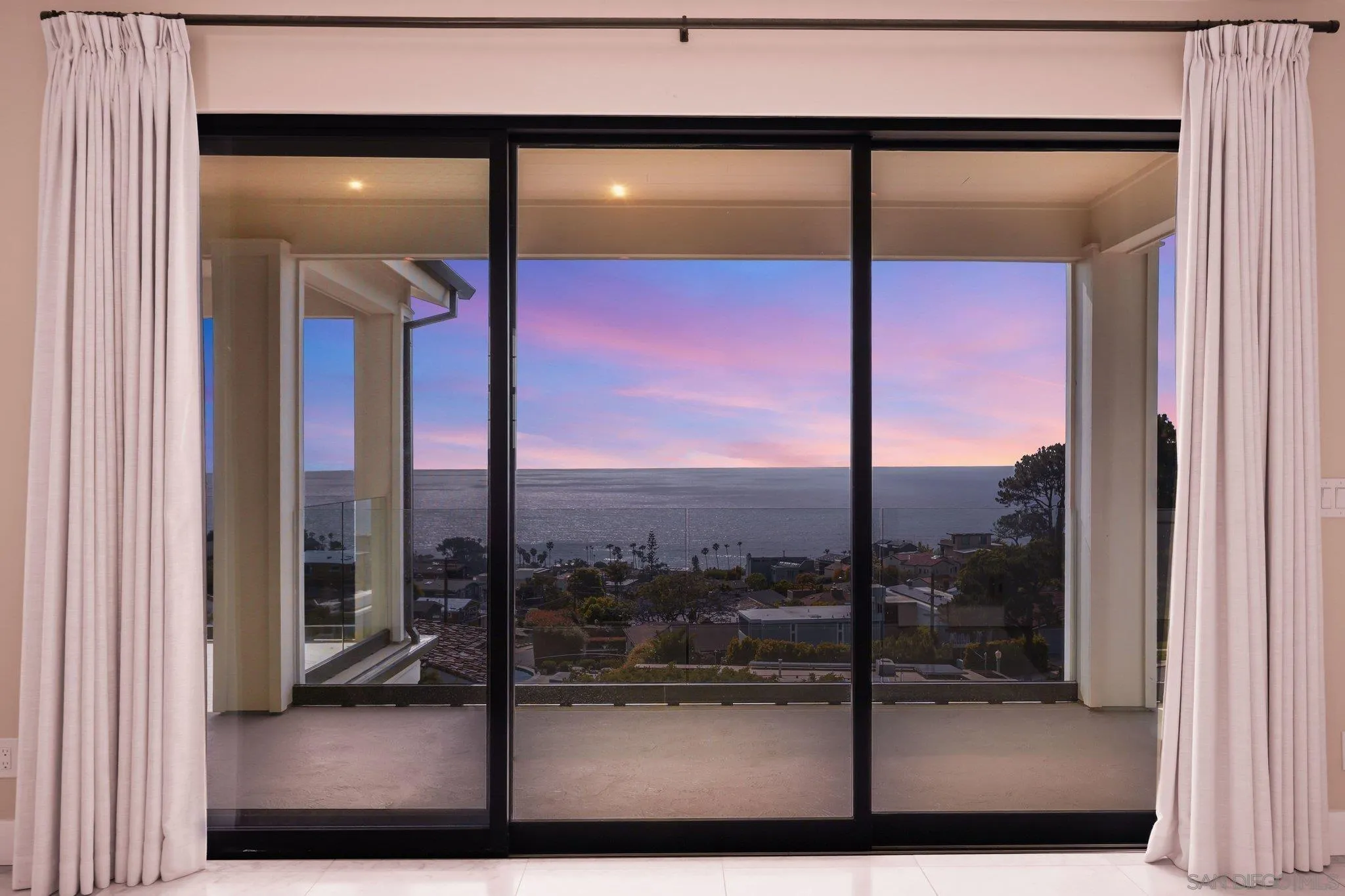 https://cdn.realtyfeed.com/cdn/127/260007902/677574413f39a7efce1483afb42bb98f.webp