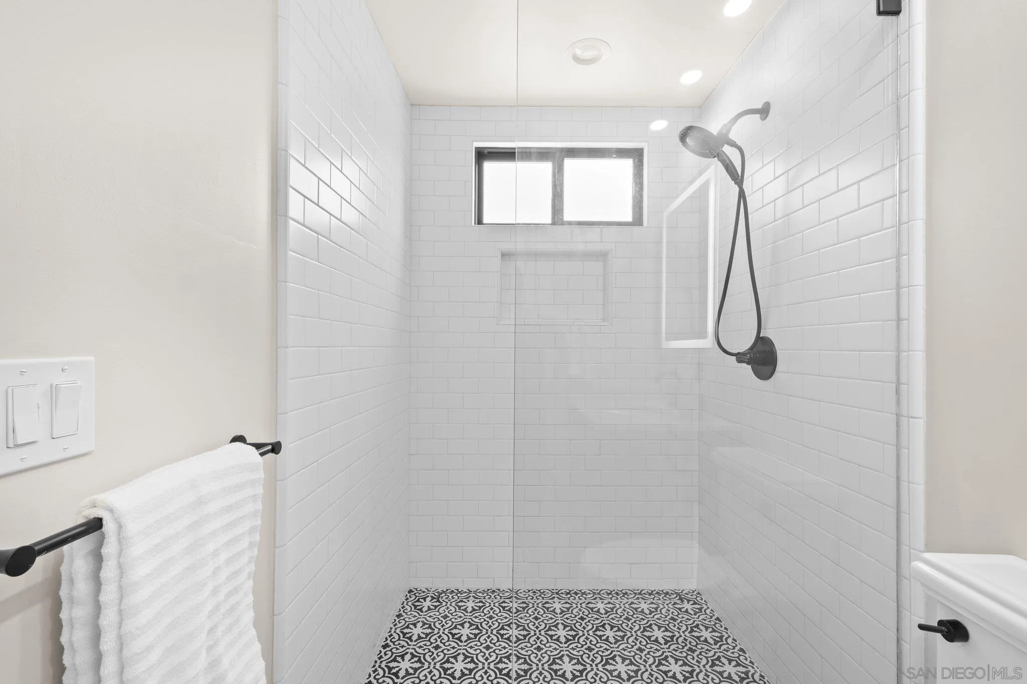 https://cdn.realtyfeed.com/cdn/127/260007902/881f7c4d3703d39ac8dbb9ac8c4063e6.webp