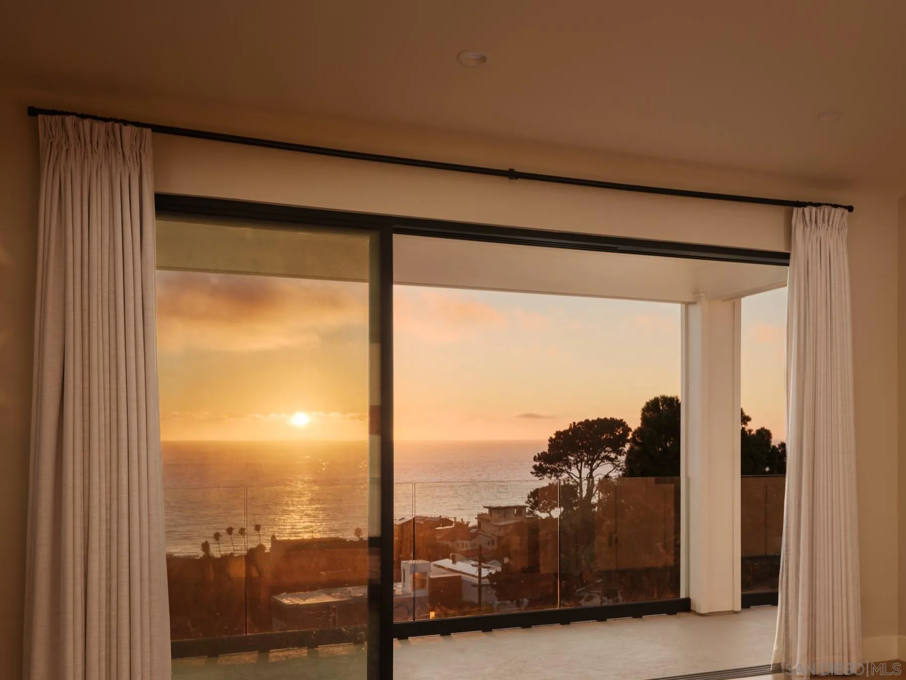 https://cdn.realtyfeed.com/cdn/127/260007902/a352495bbc0868f7688114aab5067495.webp