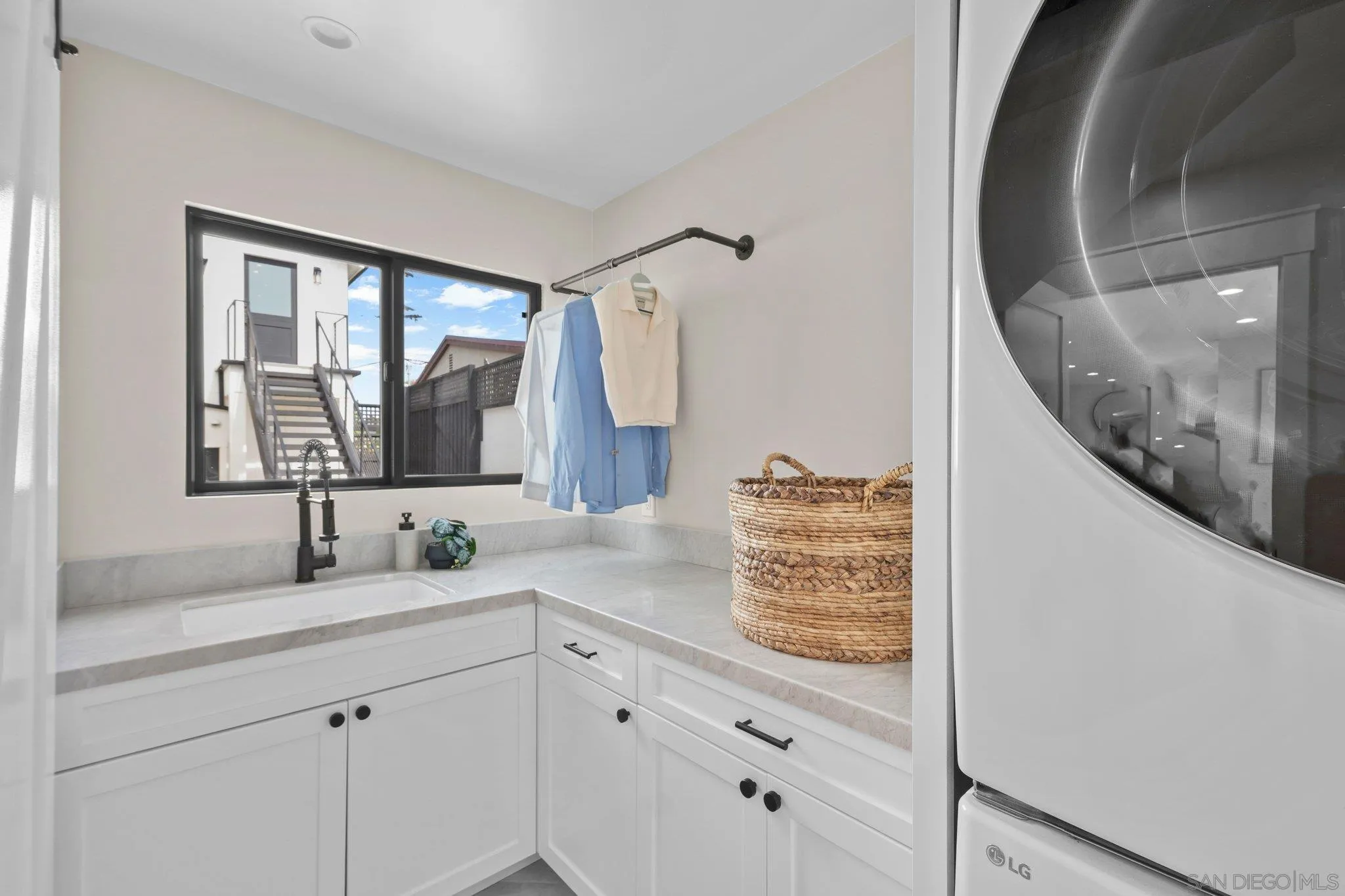 https://cdn.realtyfeed.com/cdn/127/260007902/d3a36405837e2baef4cf01666f1136b5.webp