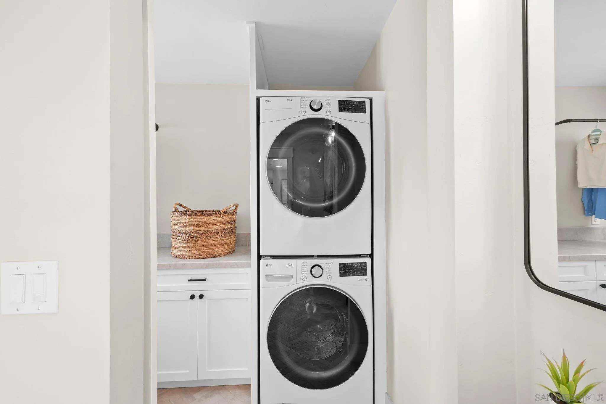 https://cdn.realtyfeed.com/cdn/127/260007902/f97903bb93580b4cfabf37c4c097ec36.webp