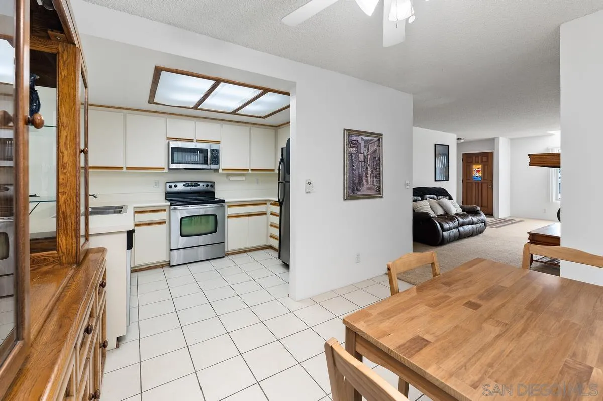 https://cdn.realtyfeed.com/cdn/127/260007907/2d69604ac6ba9c70fd835b7620c06cef.webp