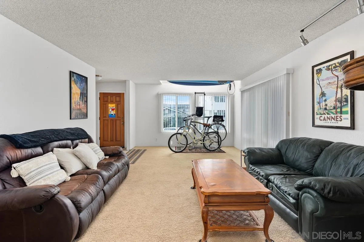 https://cdn.realtyfeed.com/cdn/127/260007907/ac1140cabc47d8ca3a179024f5ccf759.webp